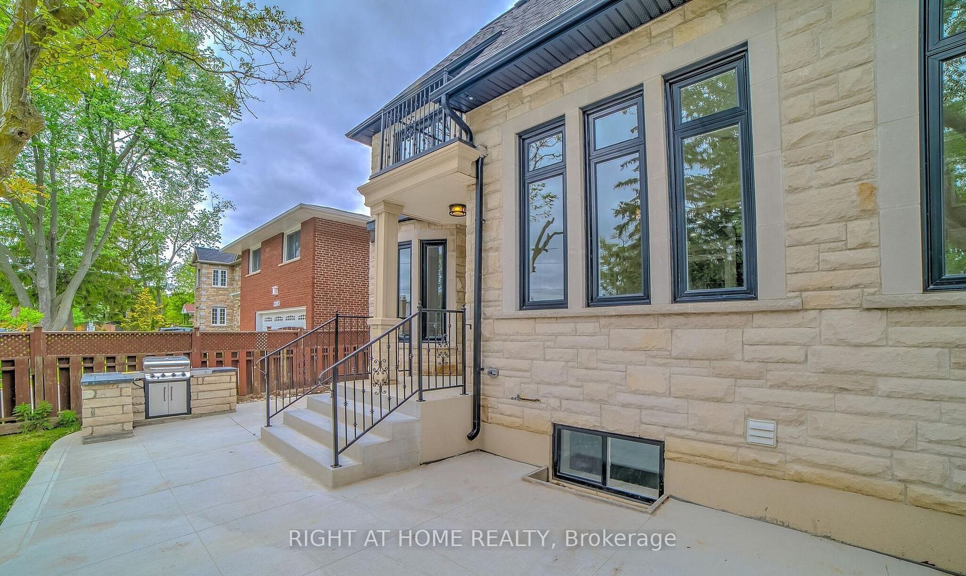 53 Eaglewood Boulevard Property Photo 7