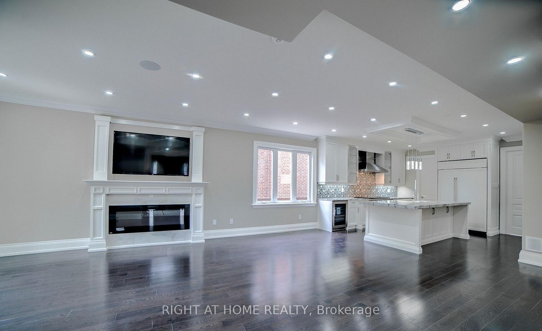 53 Eaglewood Boulevard Property Photo 8