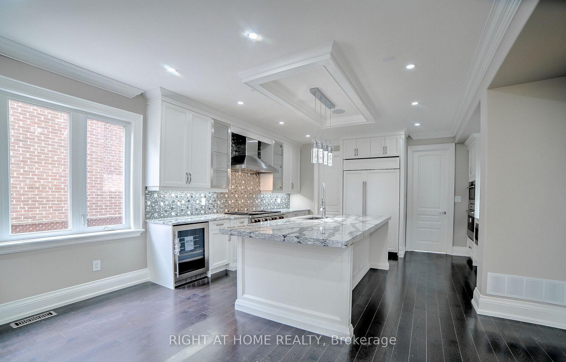 53 Eaglewood Boulevard Property Photo 9