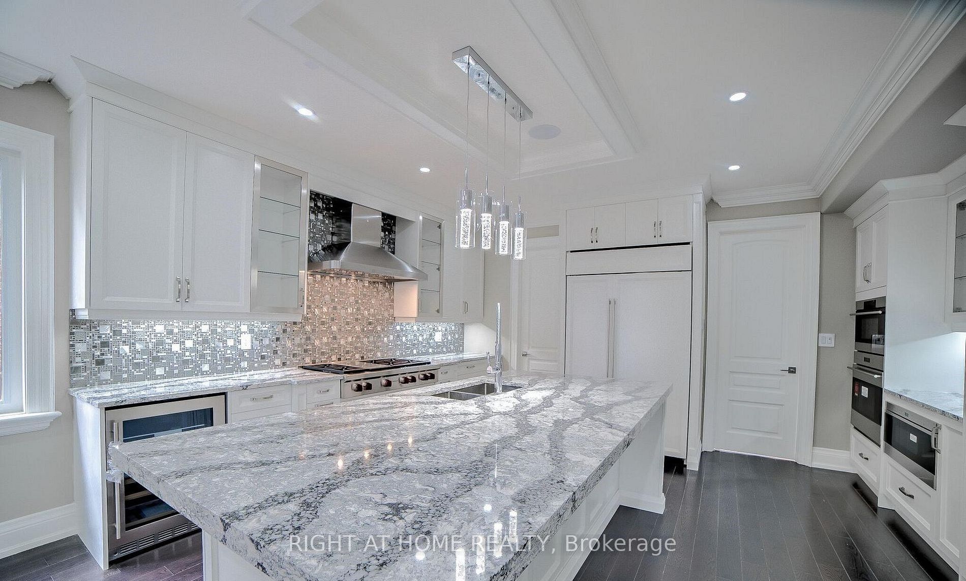 53 Eaglewood Boulevard Property Photo 11