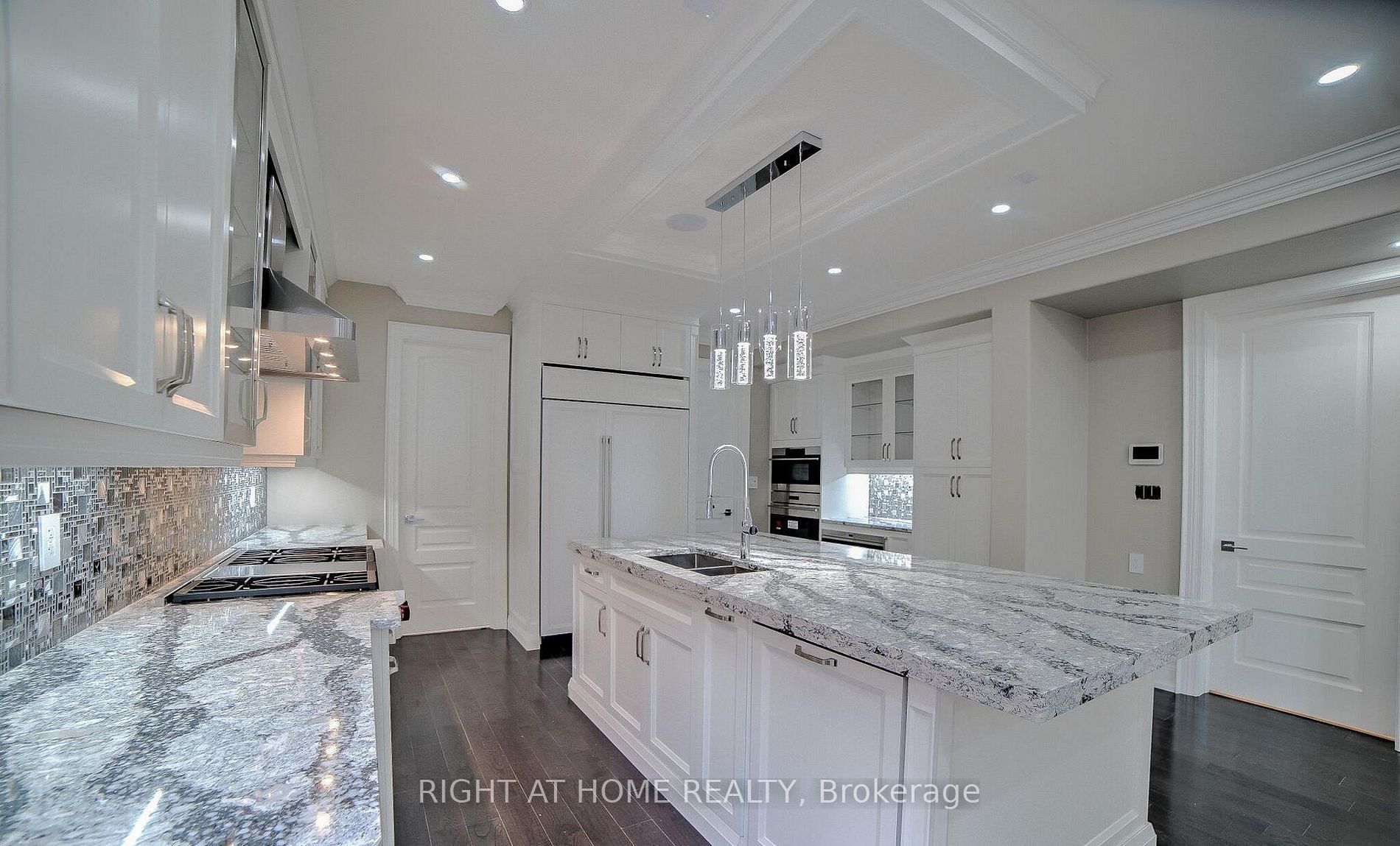 53 Eaglewood Boulevard Property Photo 12