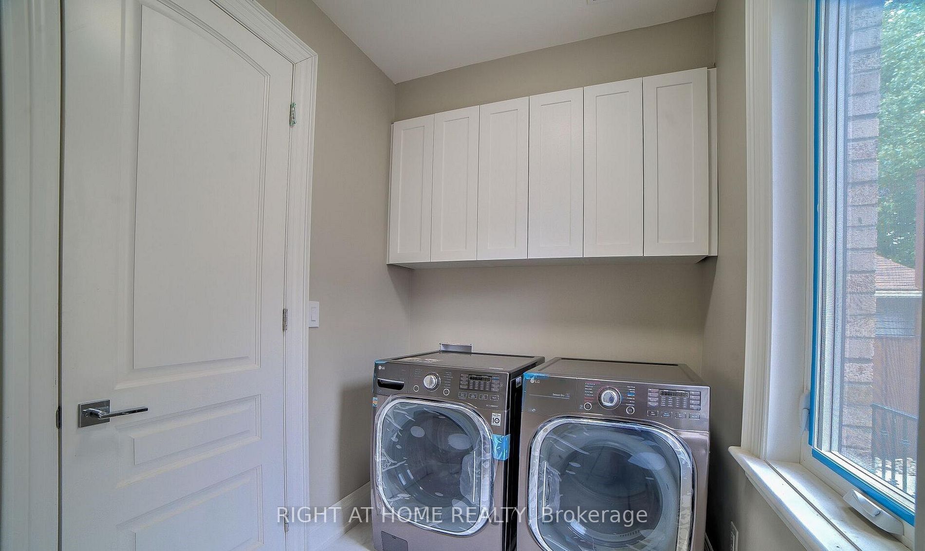 53 Eaglewood Boulevard Property Photo 14