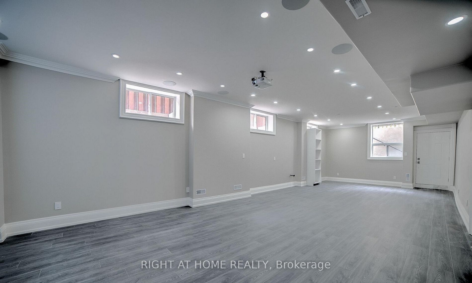 53 Eaglewood Boulevard Property Photo 28
