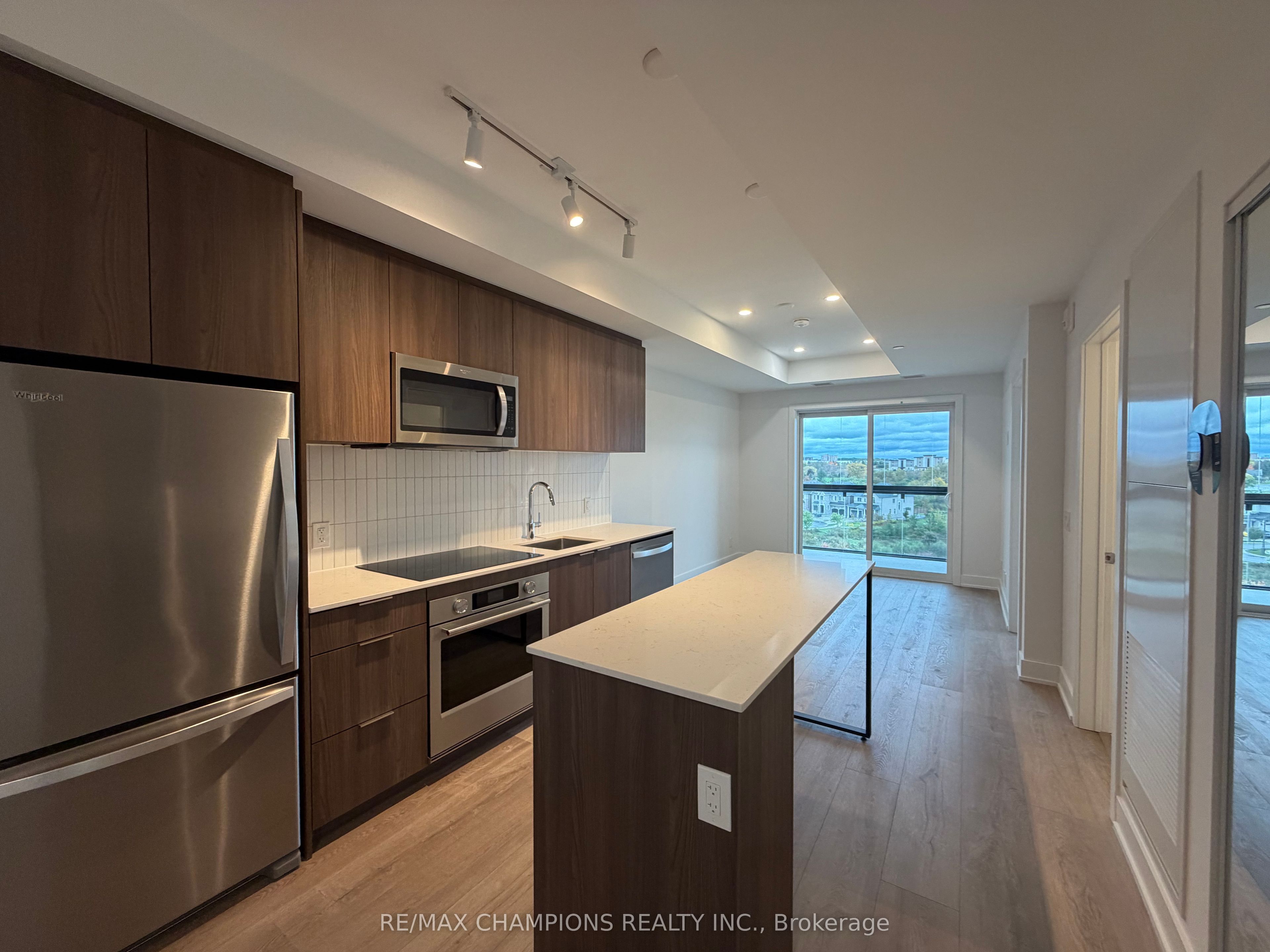 3008 William Cutmore Boulevard 607 Property Photo 2