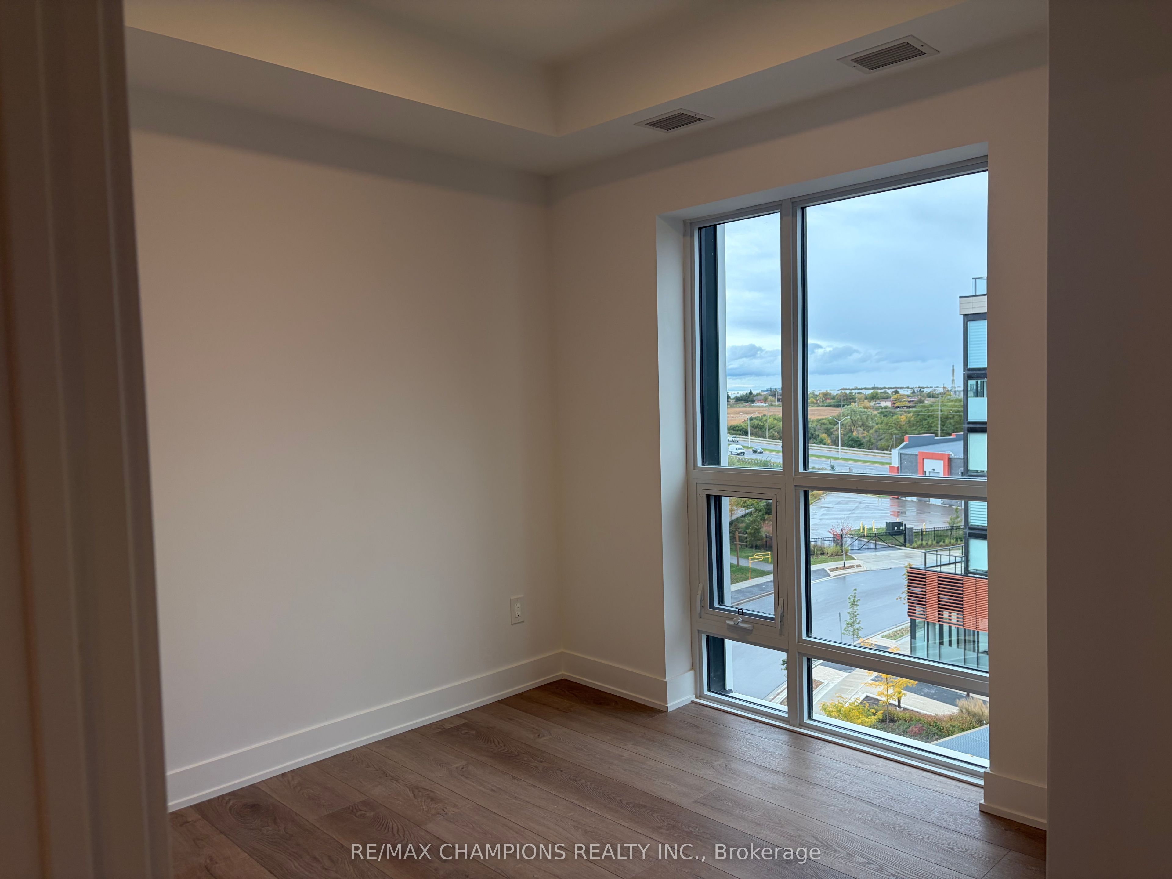 3008 William Cutmore Boulevard 607 Property Photo 8