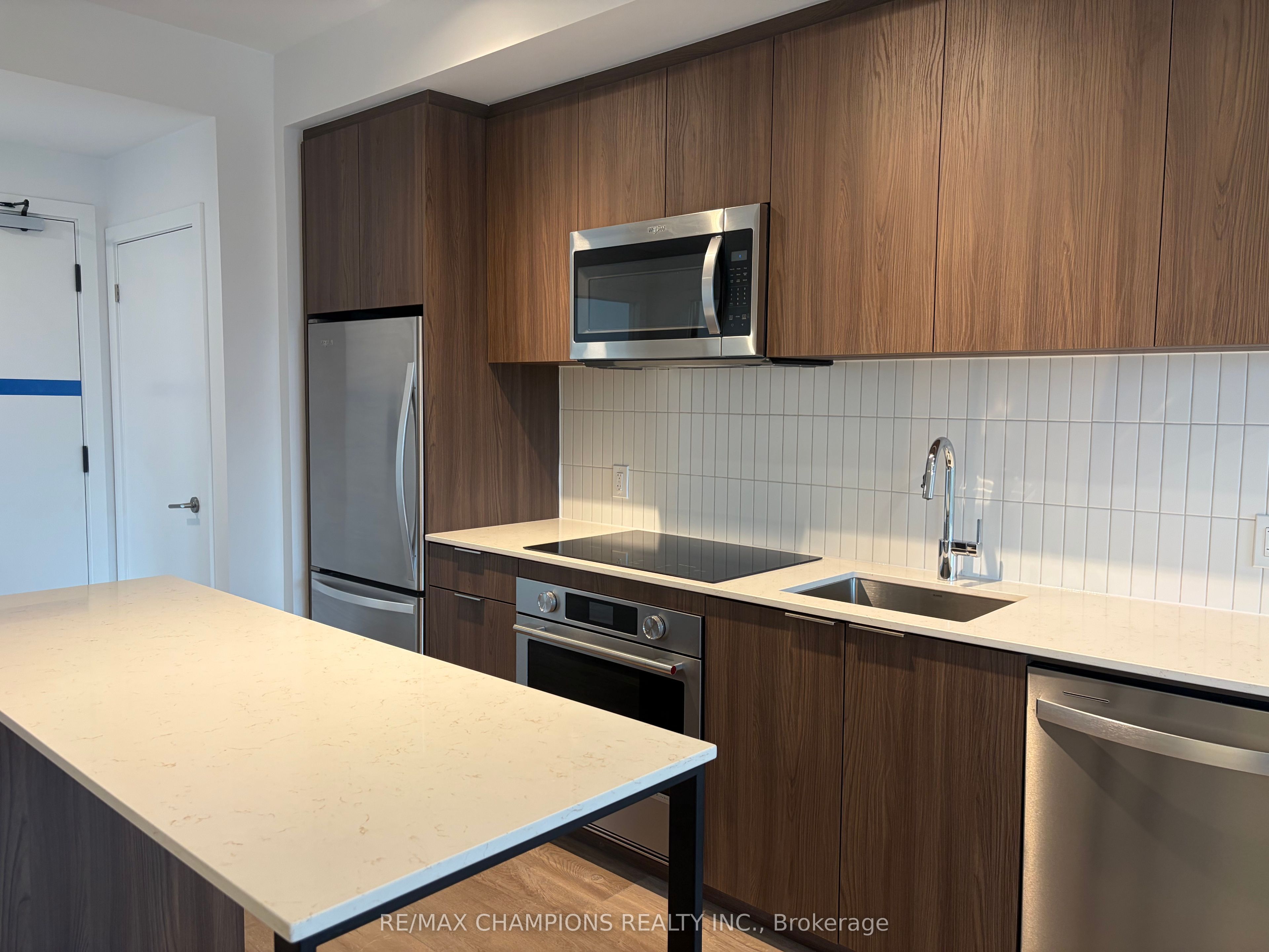 3008 William Cutmore Boulevard 607 Property Photo 10
