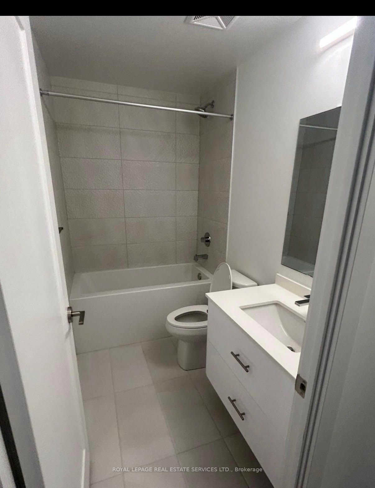5105 Hurontario Street 2301 Property Photo 12