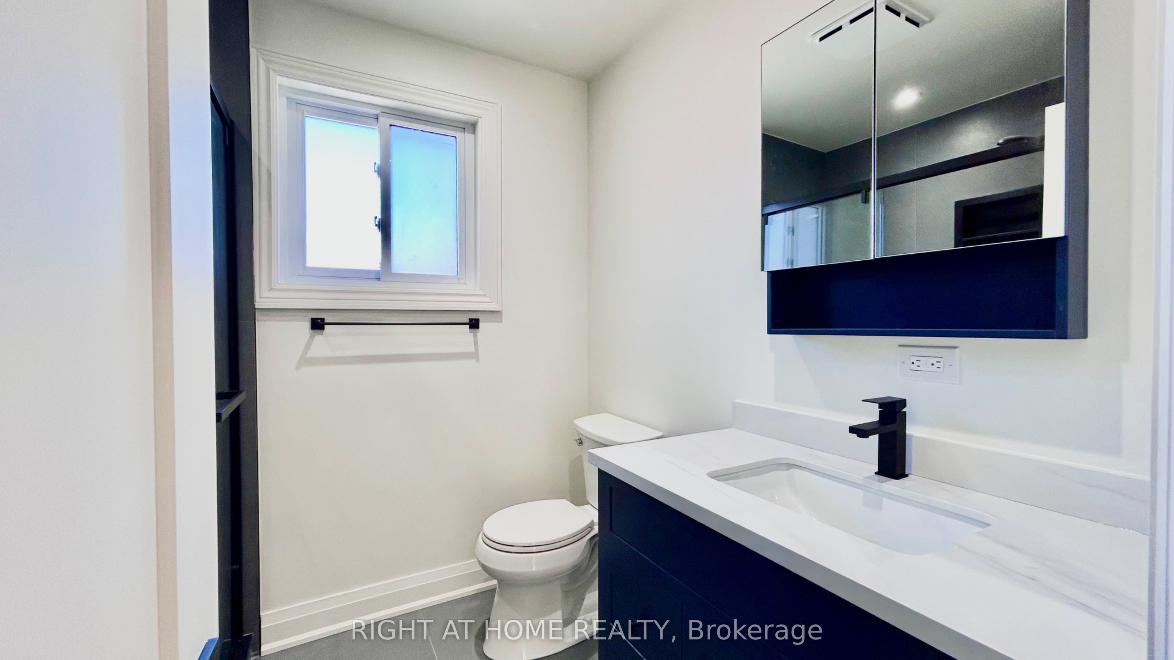 575 Eversley Drive Property Photo 16