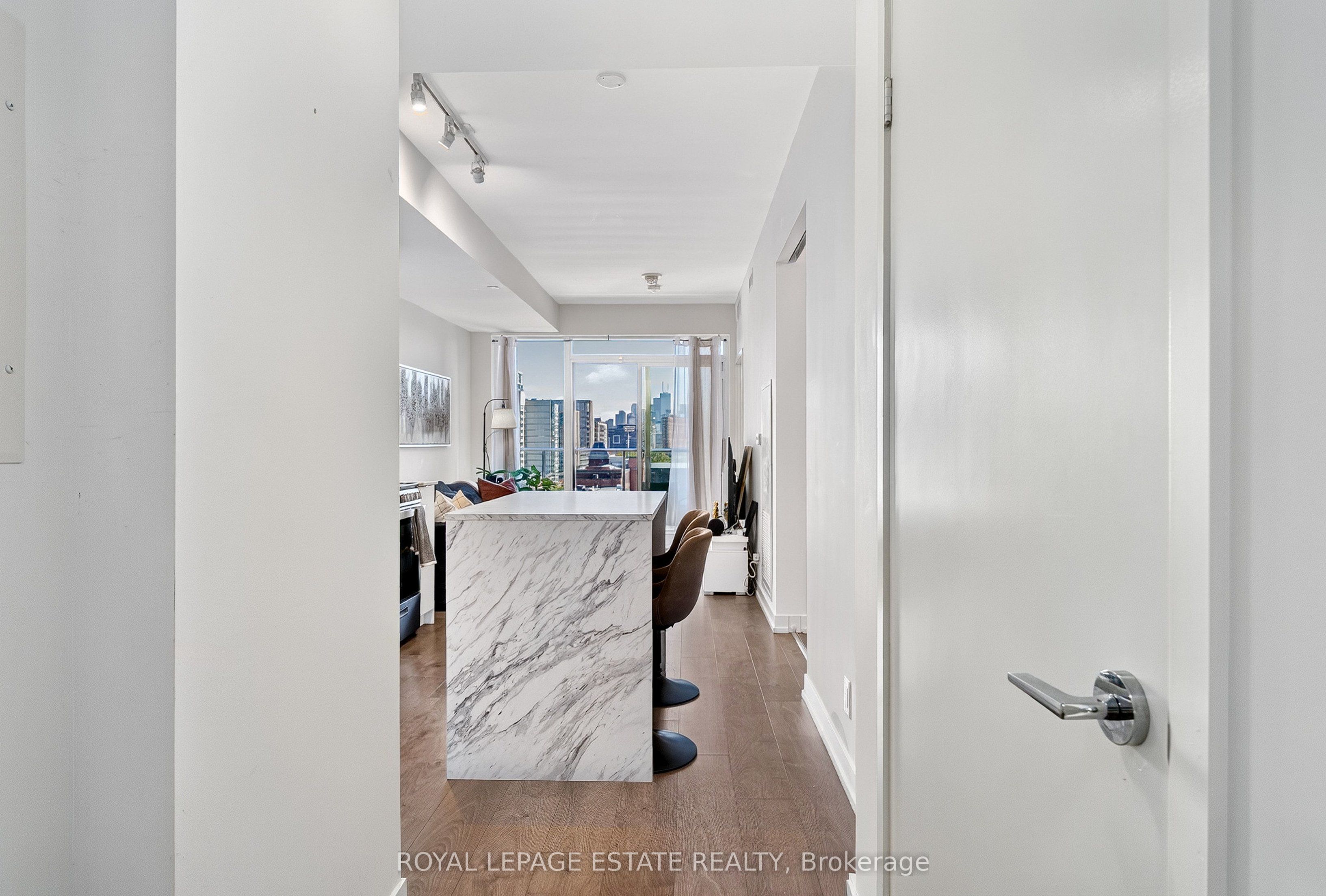 270 Dufferin Street 626 Property Photo 4