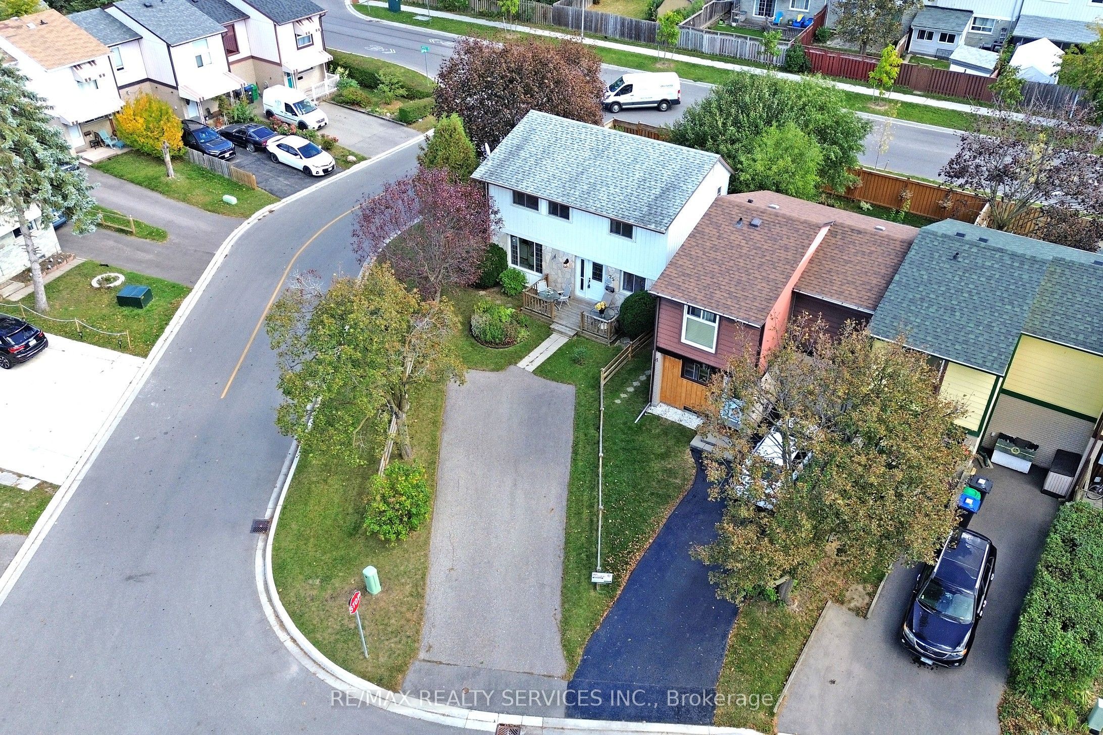 25 Jennifer Square Property Photo 1