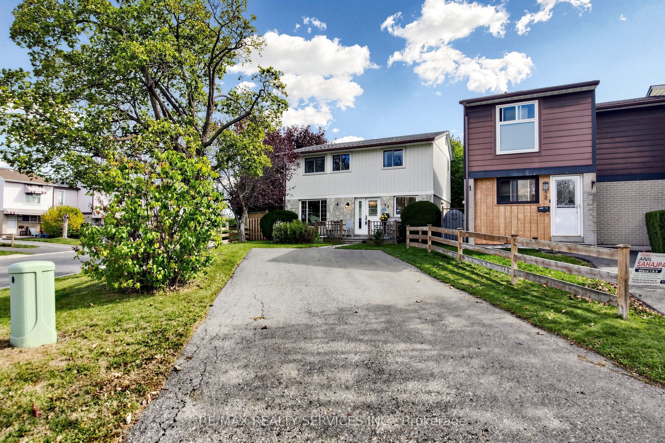 25 Jennifer Square Property Photo 2