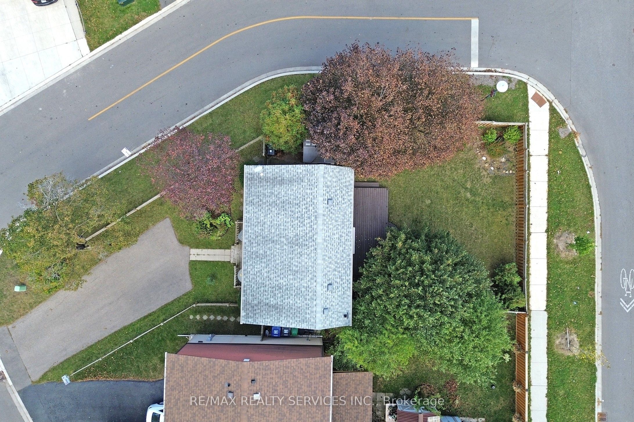 25 Jennifer Square Property Photo 4