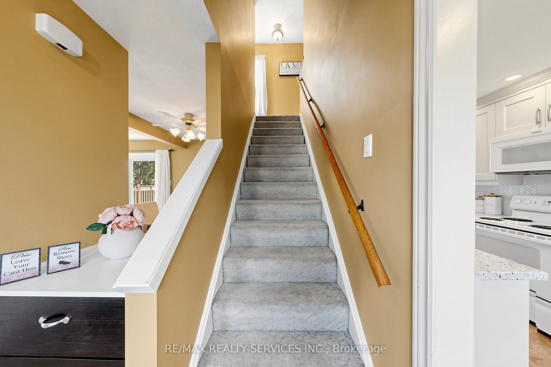 25 Jennifer Square Property Photo 22