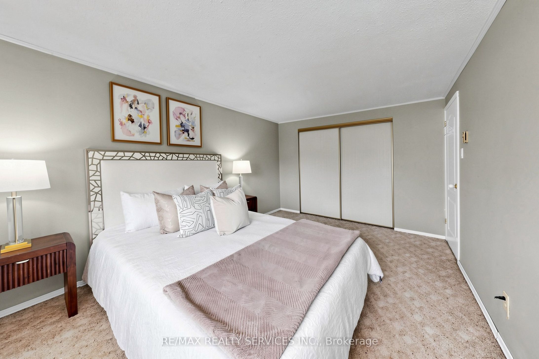 25 Jennifer Square Property Photo 24