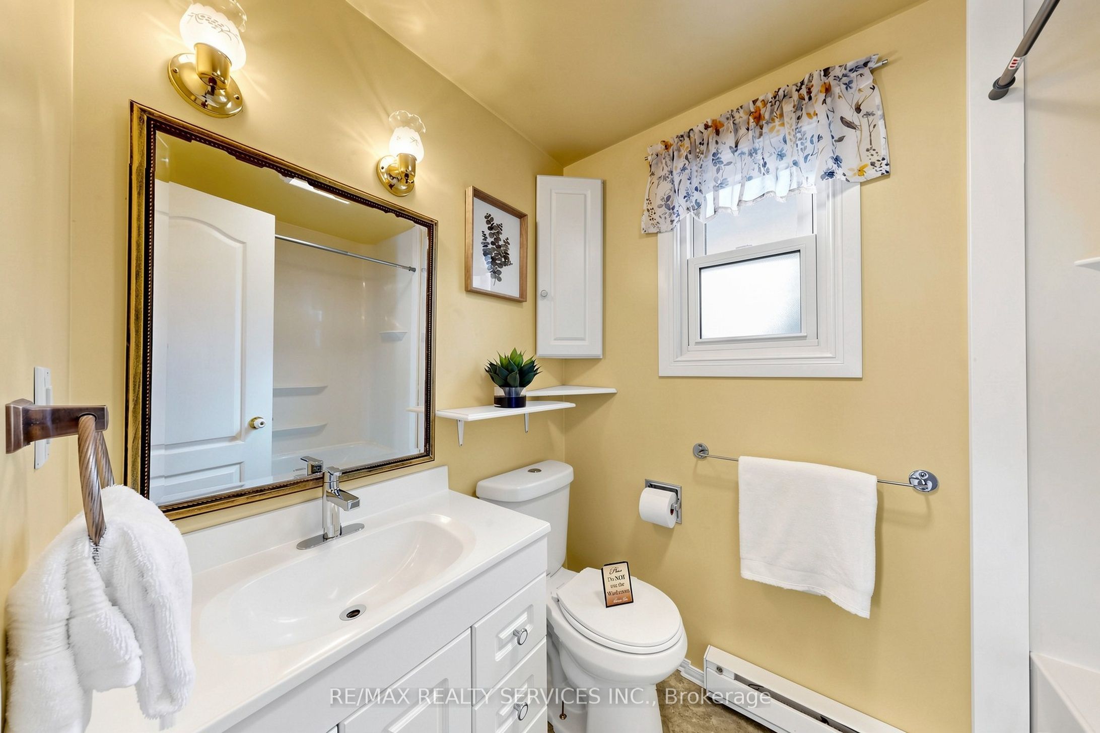 25 Jennifer Square Property Photo 26