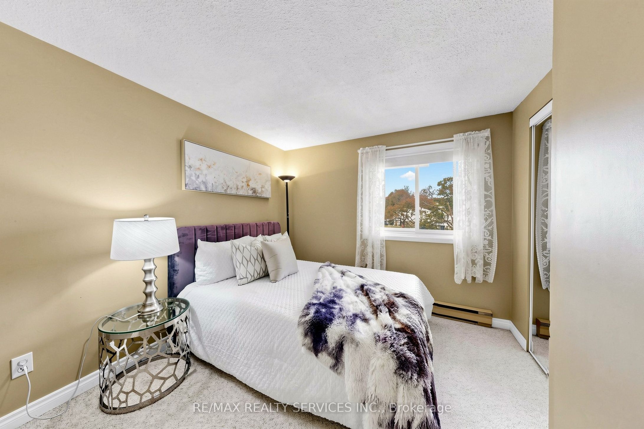 25 Jennifer Square Property Photo 28