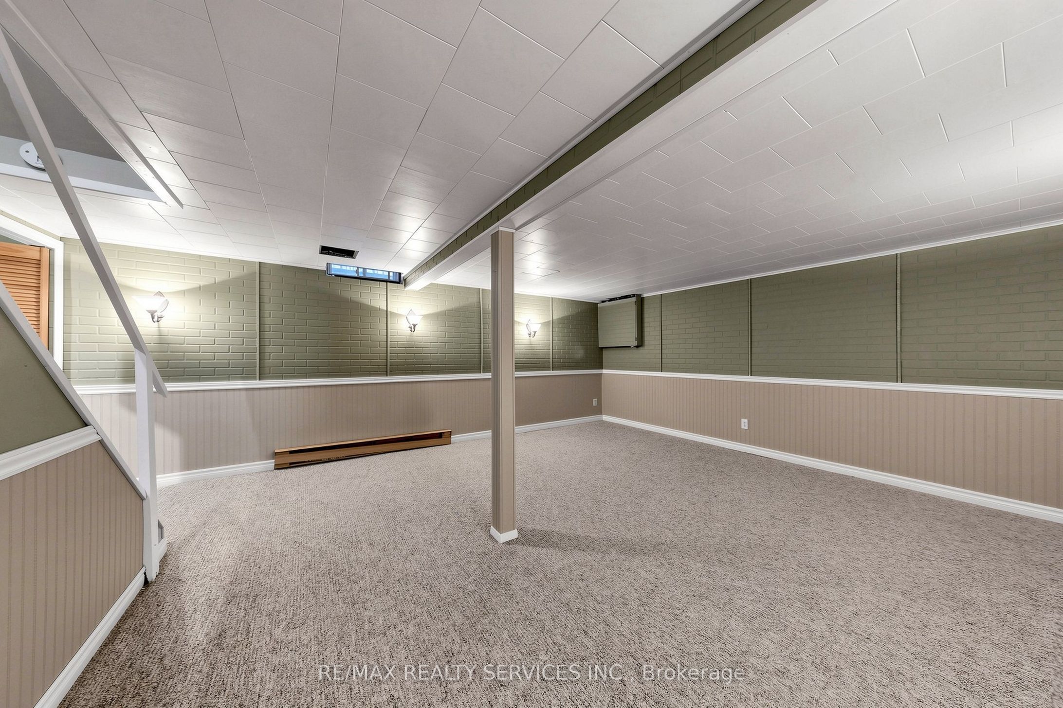 25 Jennifer Square Property Photo 34