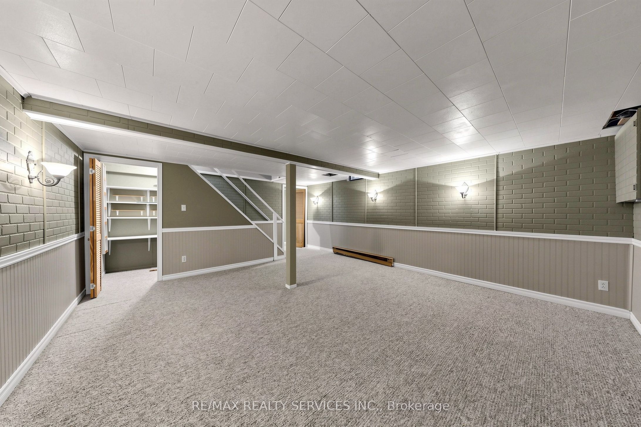 25 Jennifer Square Property Photo 35