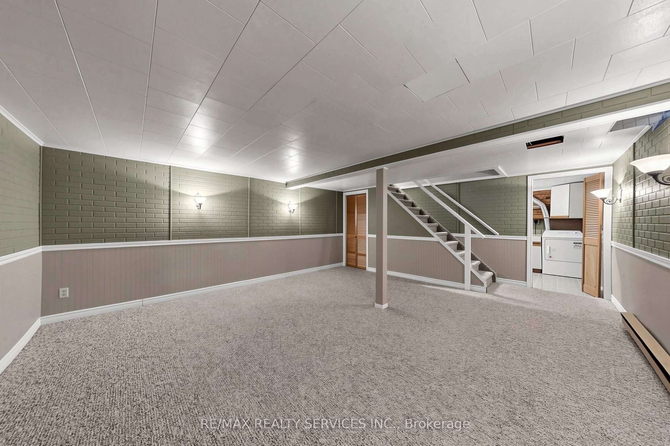 25 Jennifer Square Property Photo 36