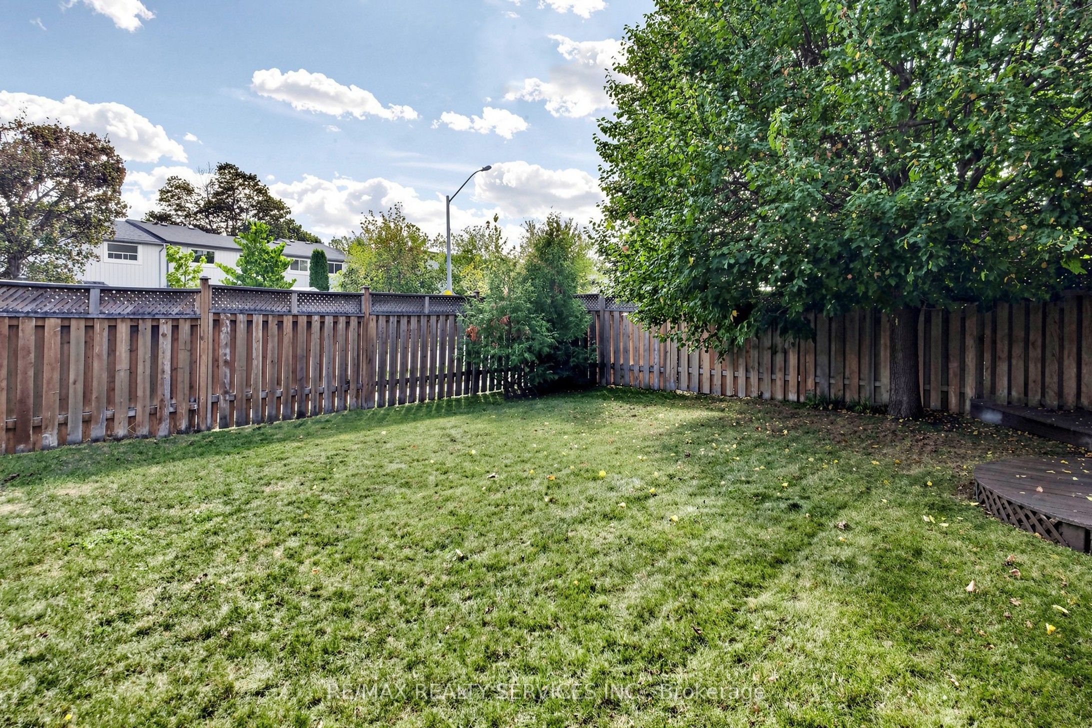 25 Jennifer Square Property Photo 43