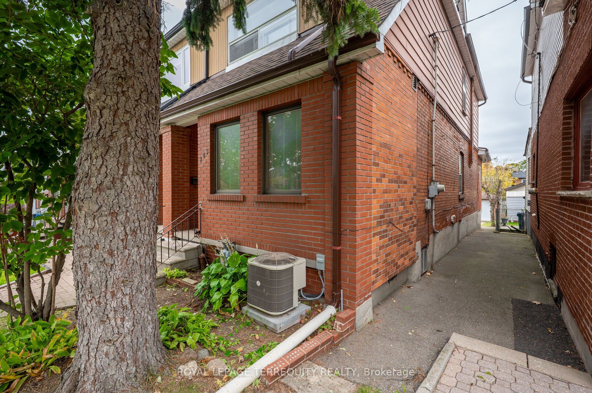 209 Caledonia Road