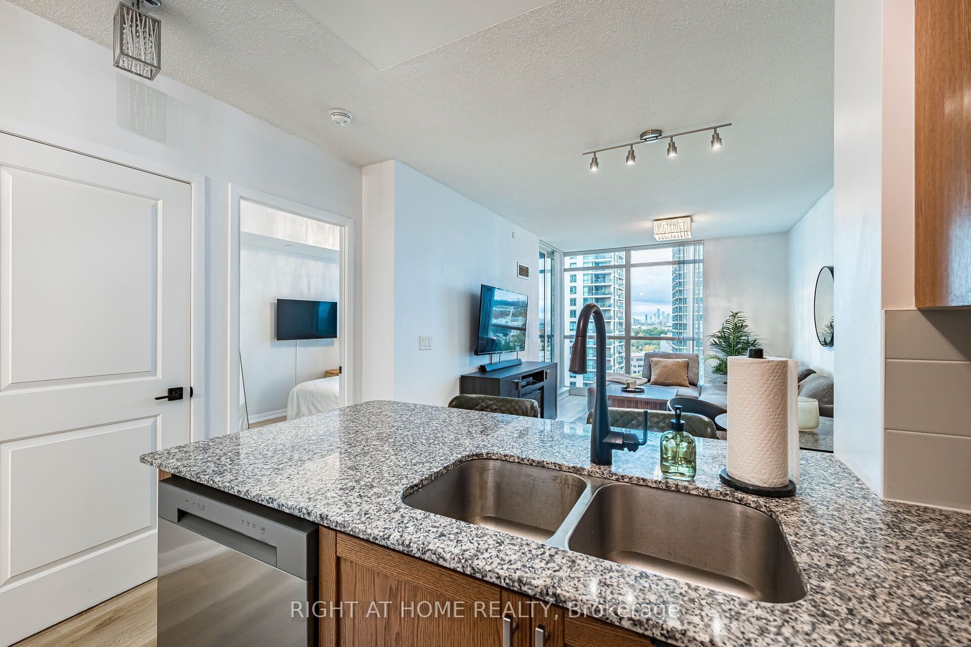 205 Sherway Gardens Road 1211 Property Photo 12