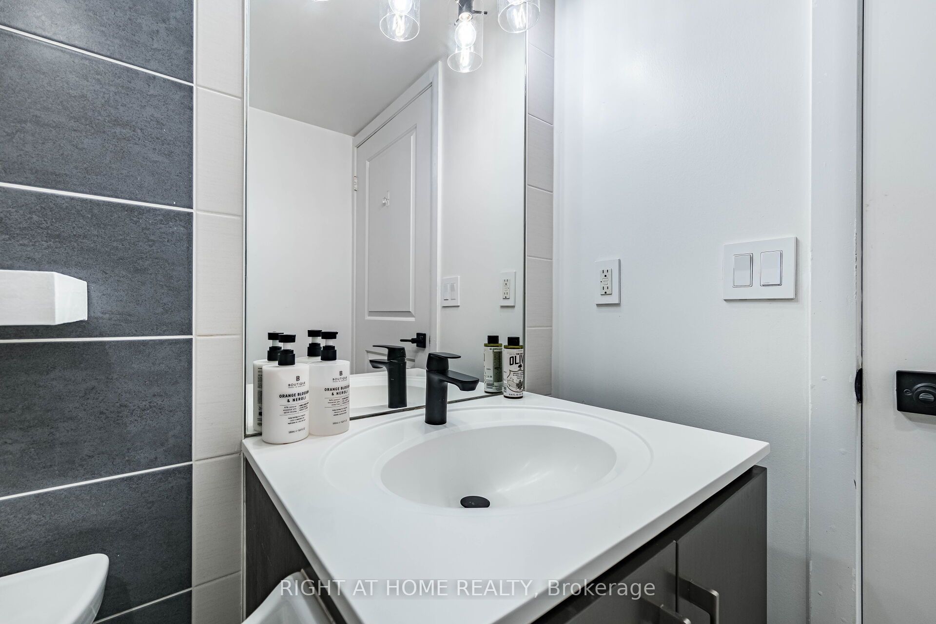 205 Sherway Gardens Road 1211 Property Photo 25