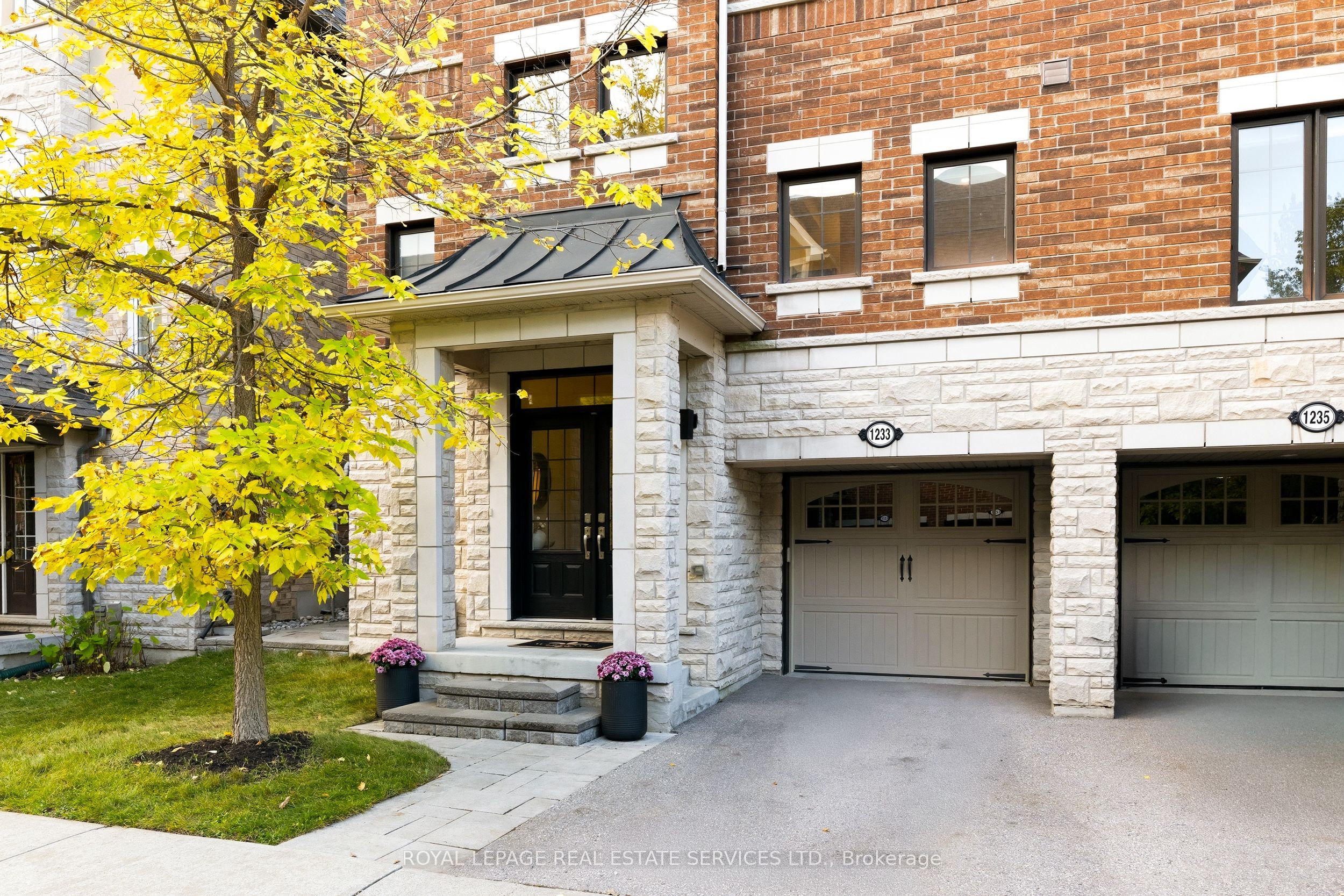 1233 Azinger Lane Property Photo 2