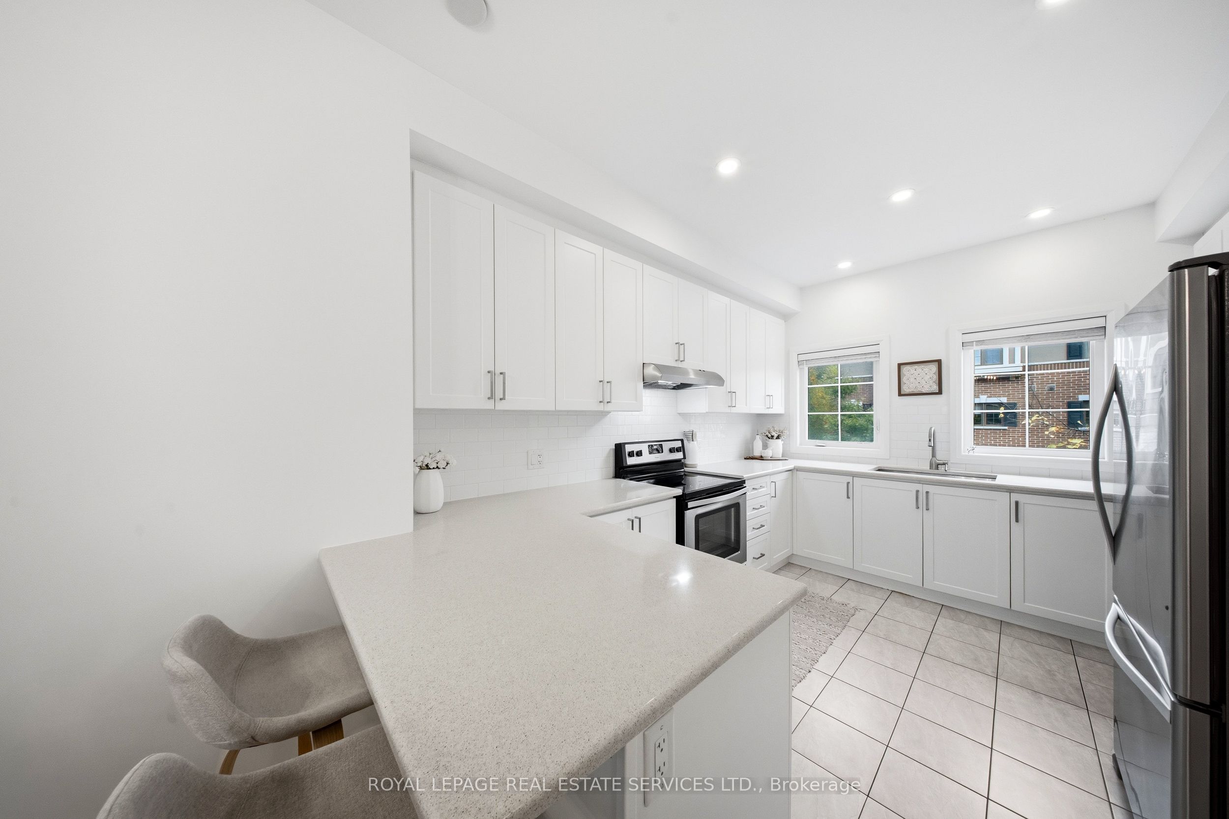 1233 Azinger Lane Property Photo 11