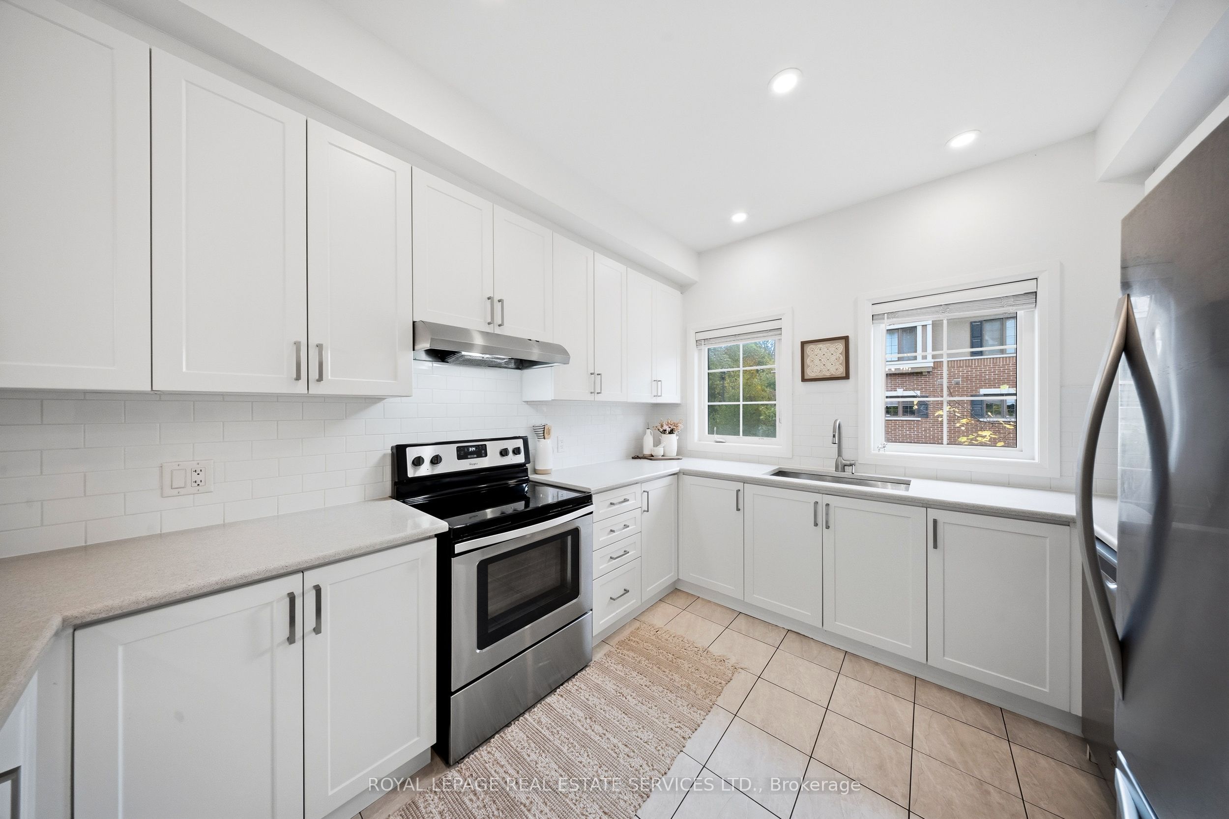 1233 Azinger Lane Property Photo 12