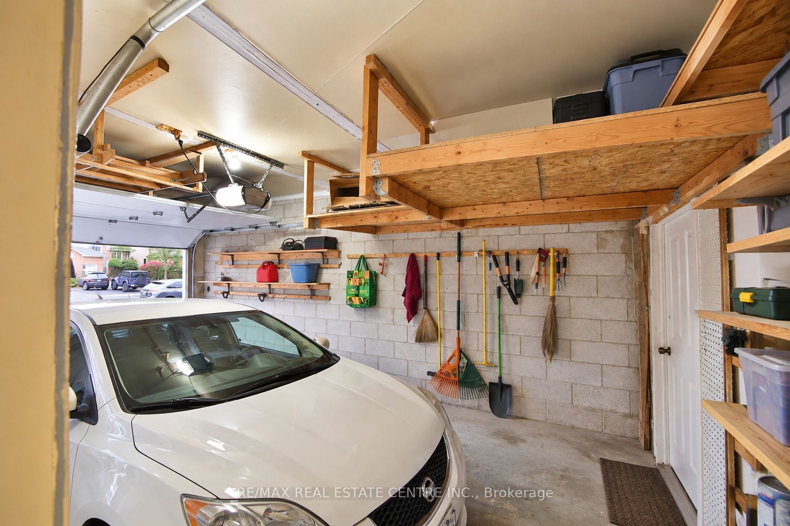 180 Cresthaven Road Property Photo 6