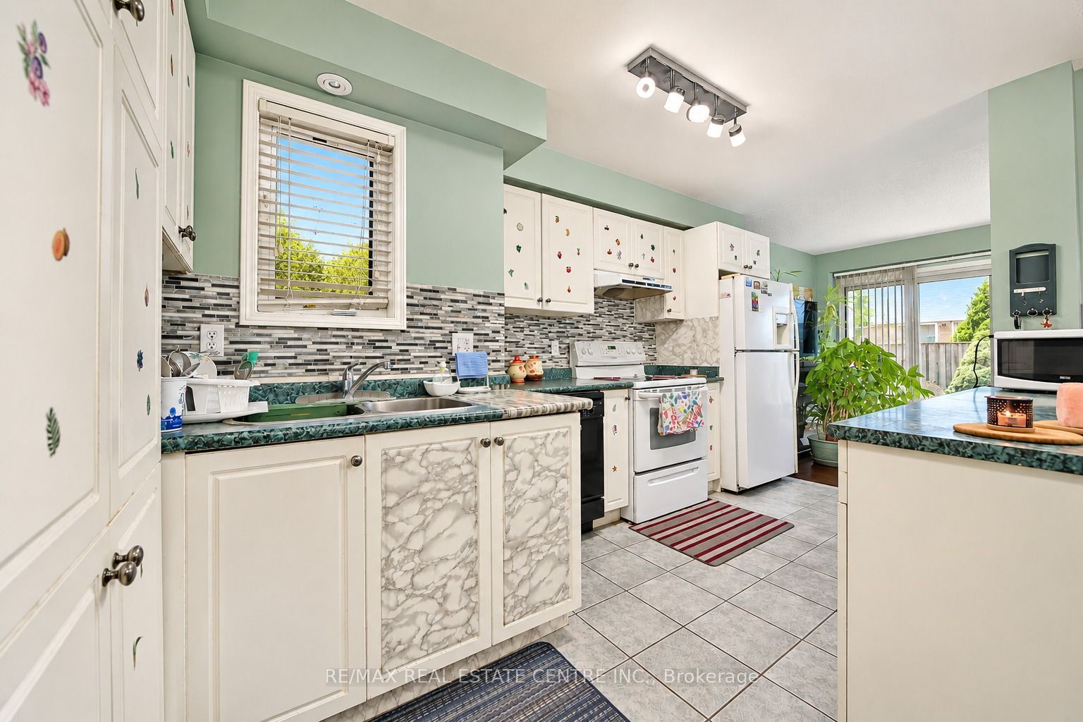180 Cresthaven Road Property Photo 7