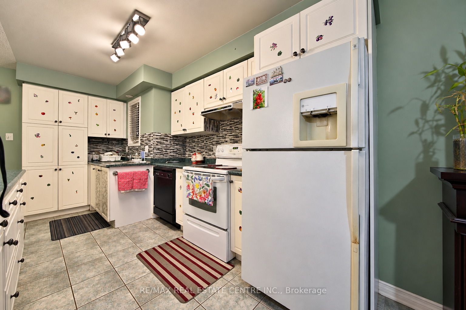 180 Cresthaven Road Property Photo 8