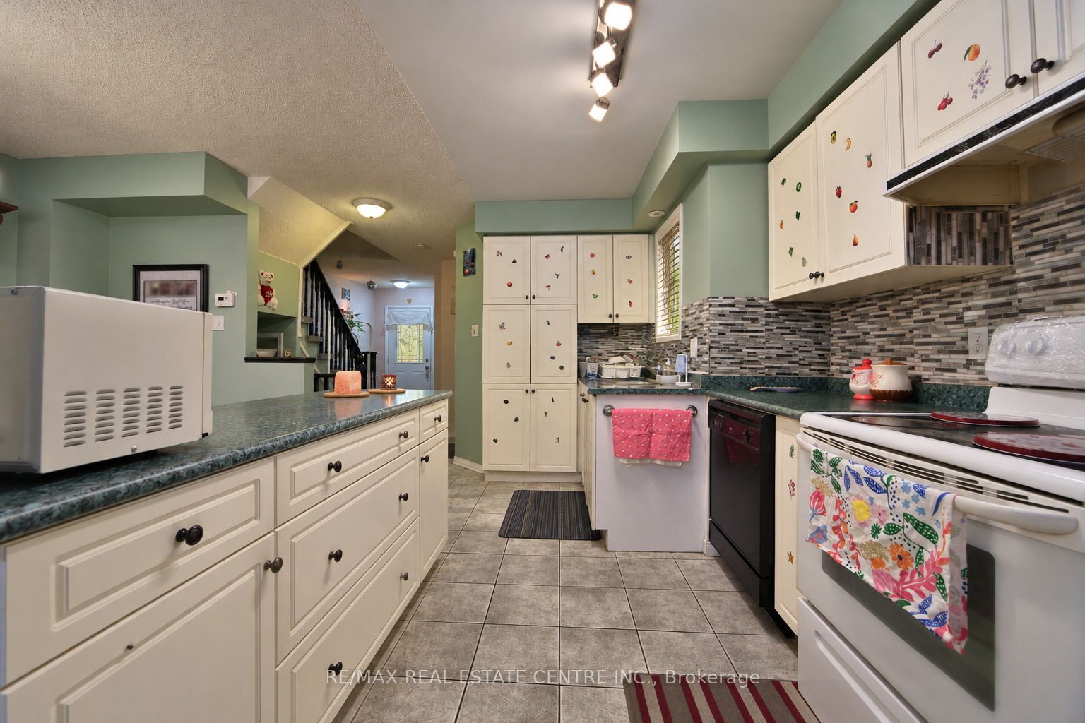 180 Cresthaven Road Property Photo 9