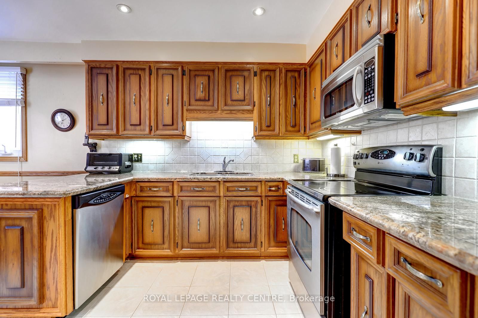 2405 Rosemary Drive Property Photo 12