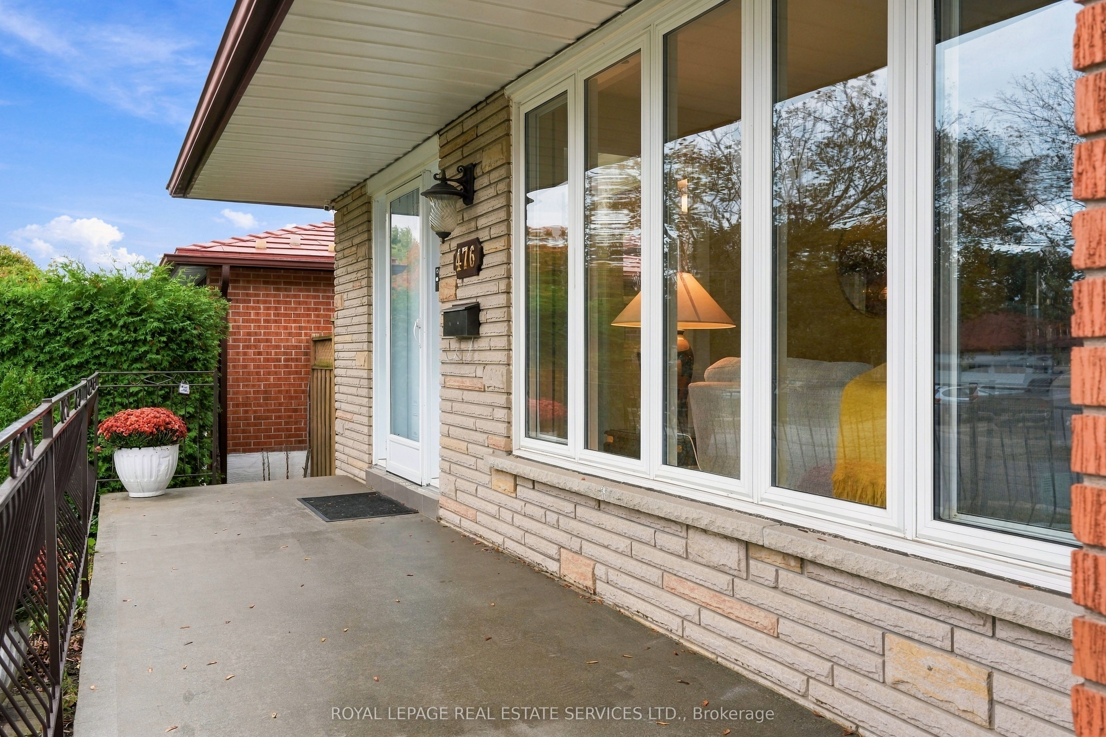 476 Michelle Row Property Photo 3