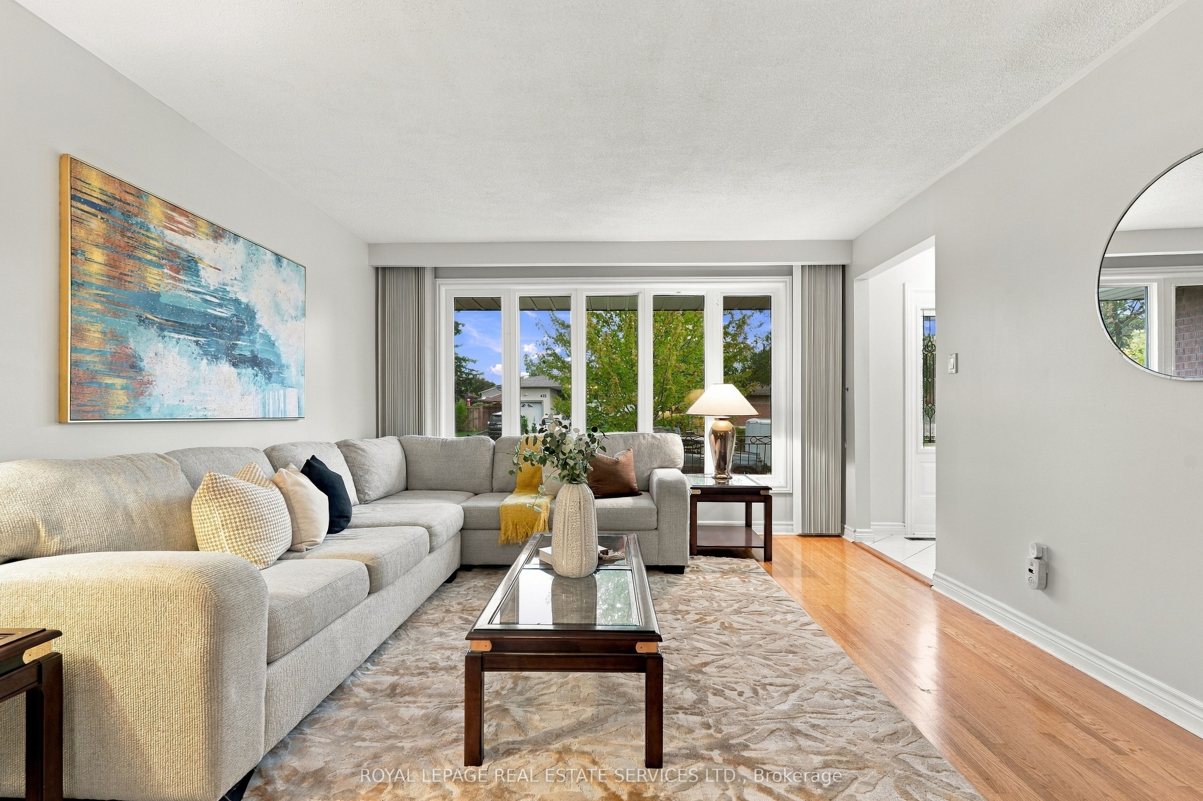 476 Michelle Row Property Photo 4