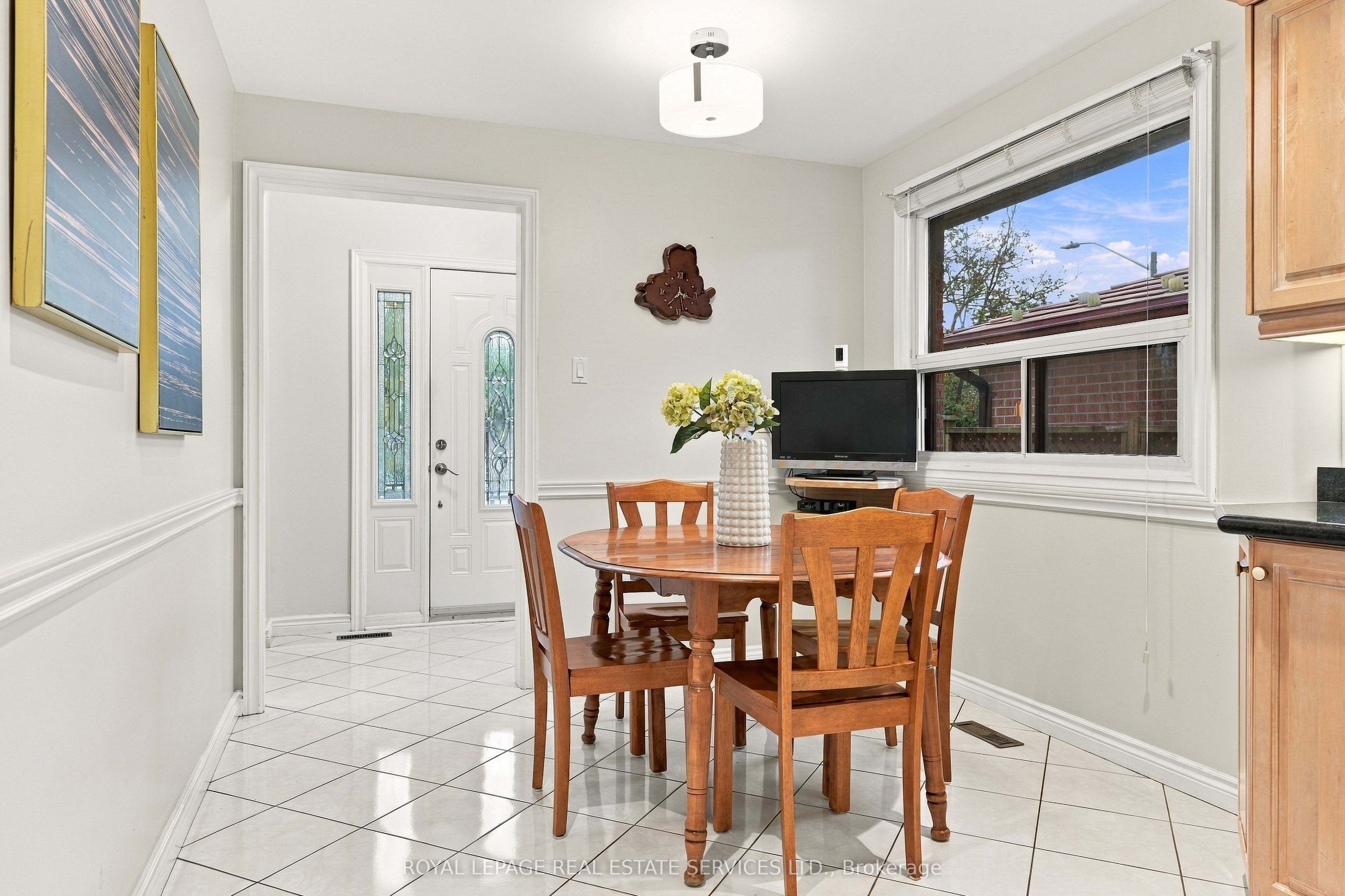 476 Michelle Row Property Photo 8