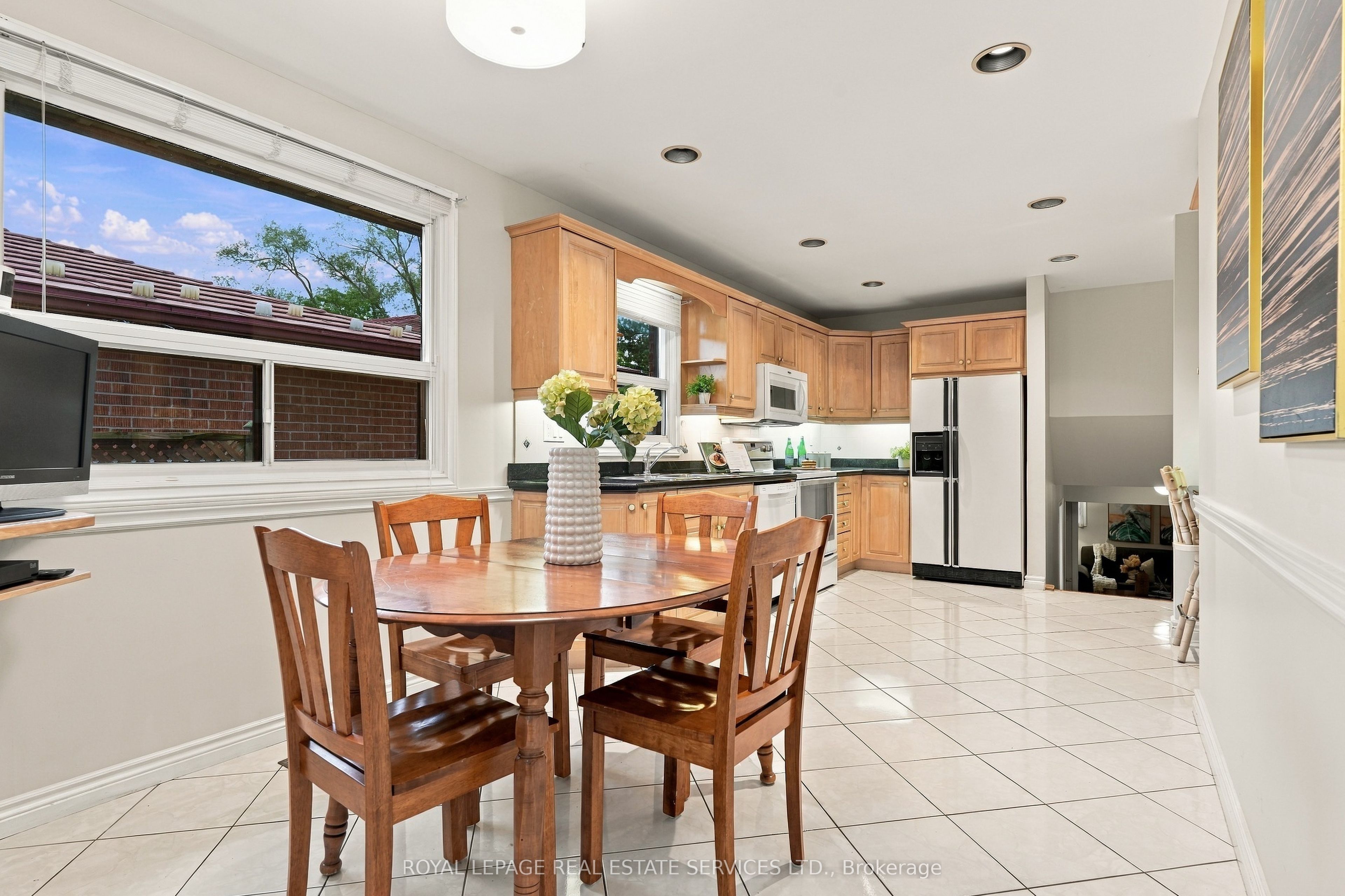 476 Michelle Row Property Photo 9