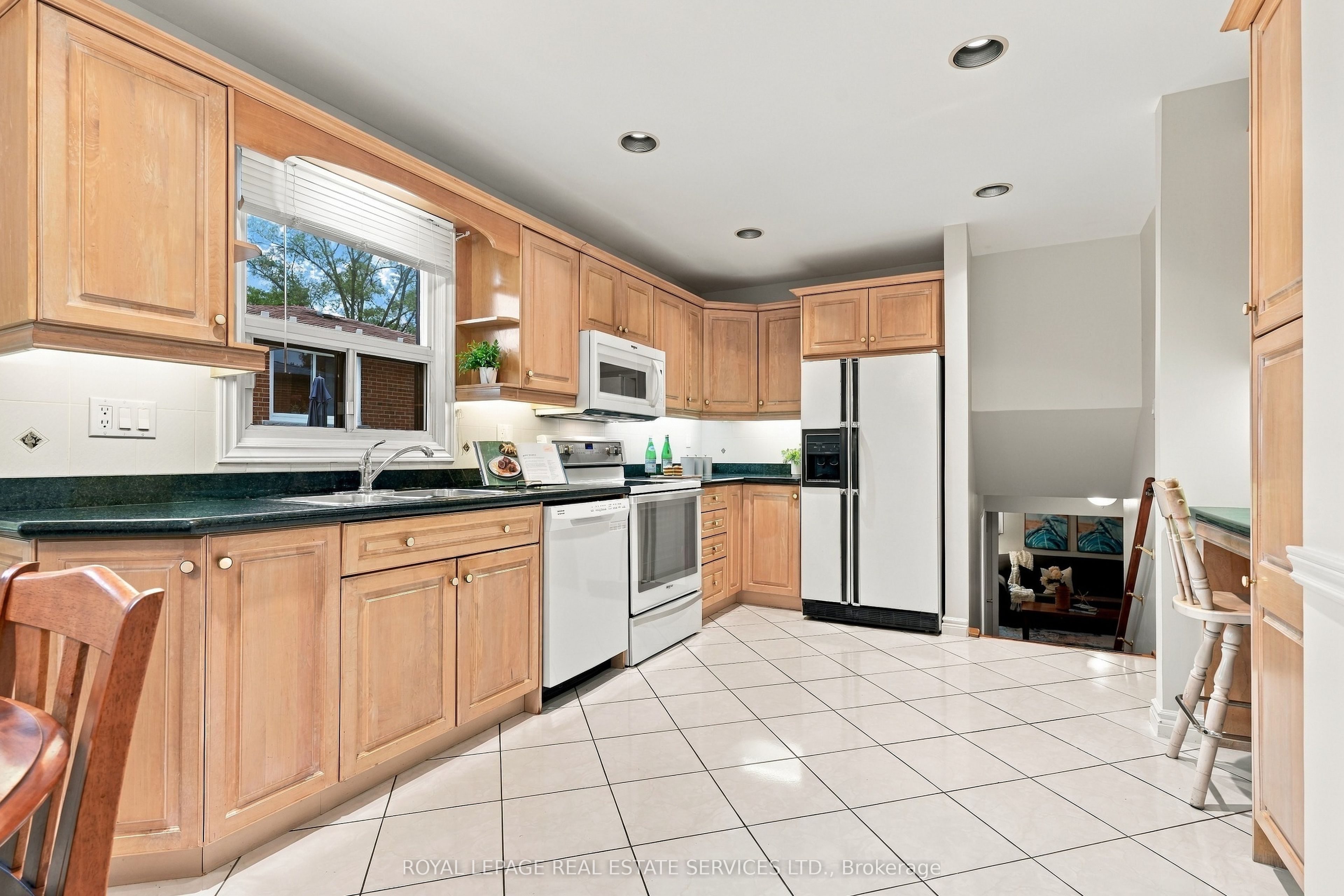 476 Michelle Row Property Photo 10