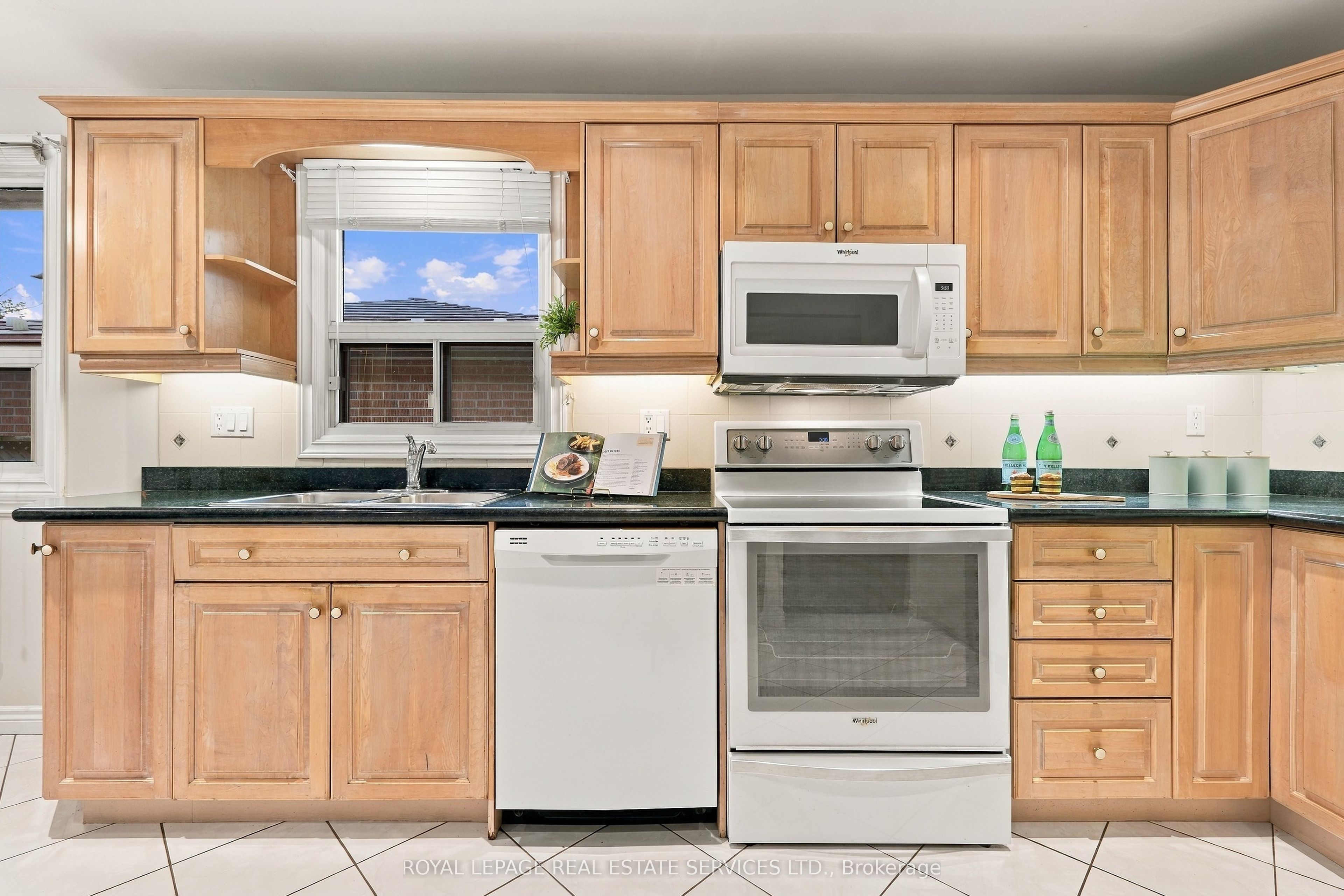 476 Michelle Row Property Photo 11