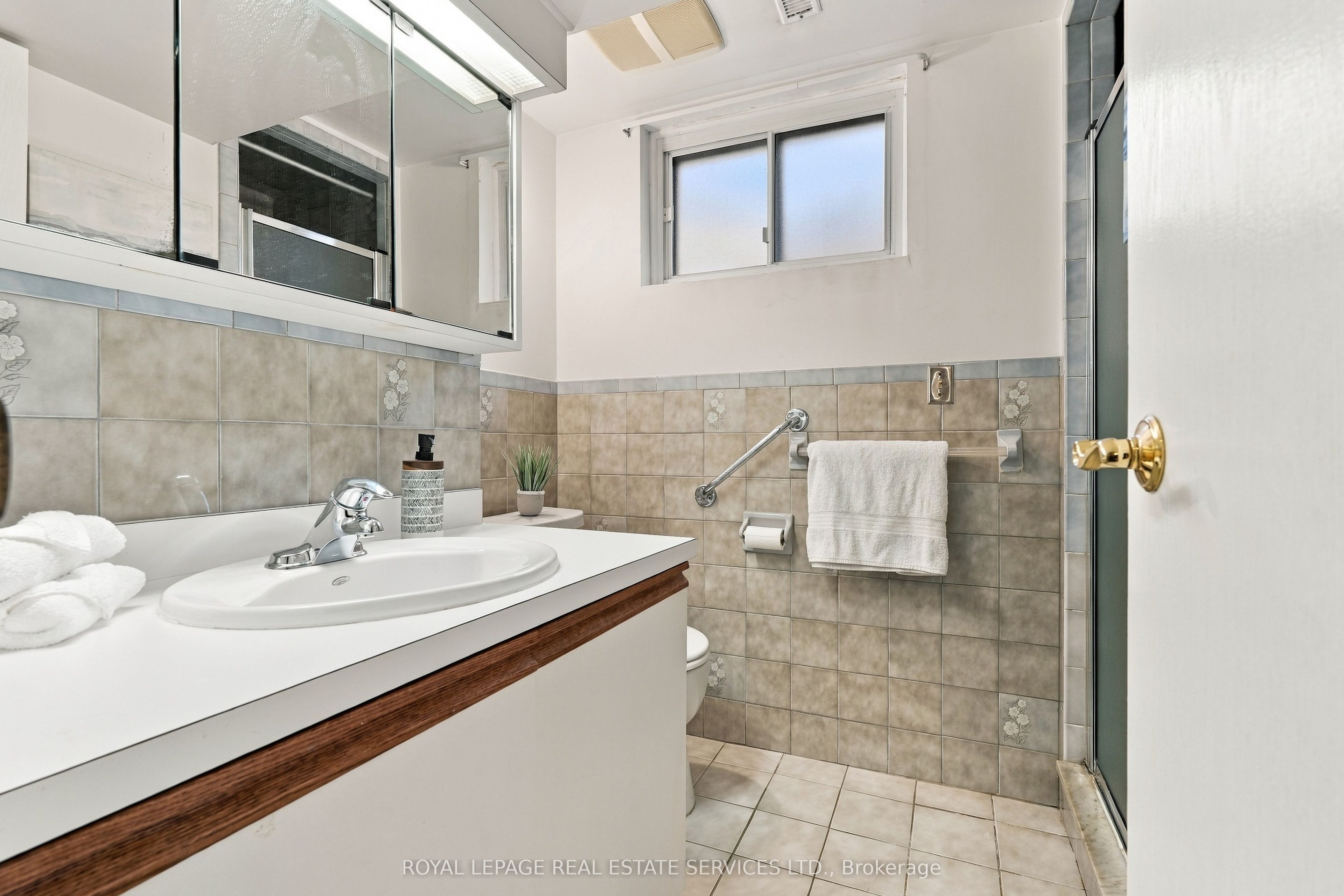 476 Michelle Row Property Photo 12