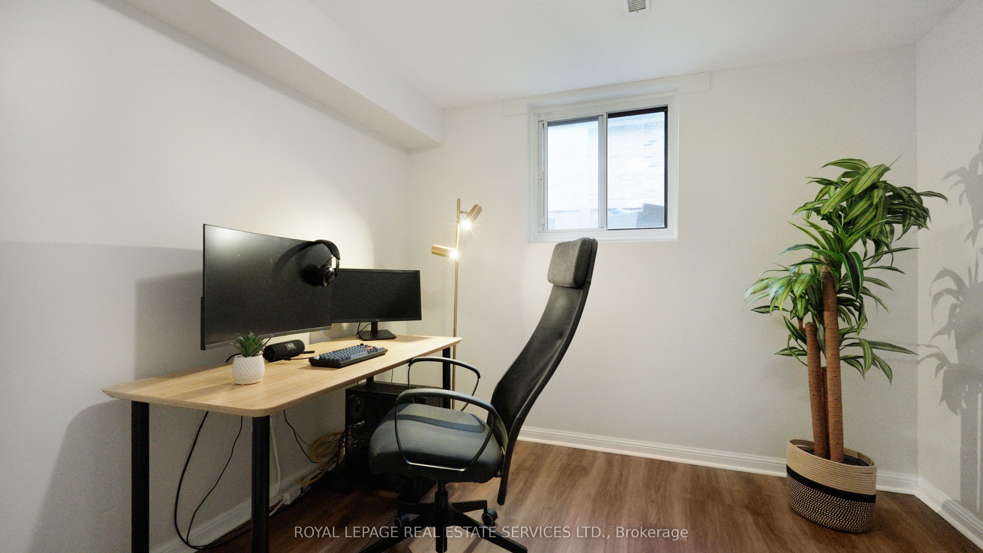 476 Michelle Row Property Photo 13