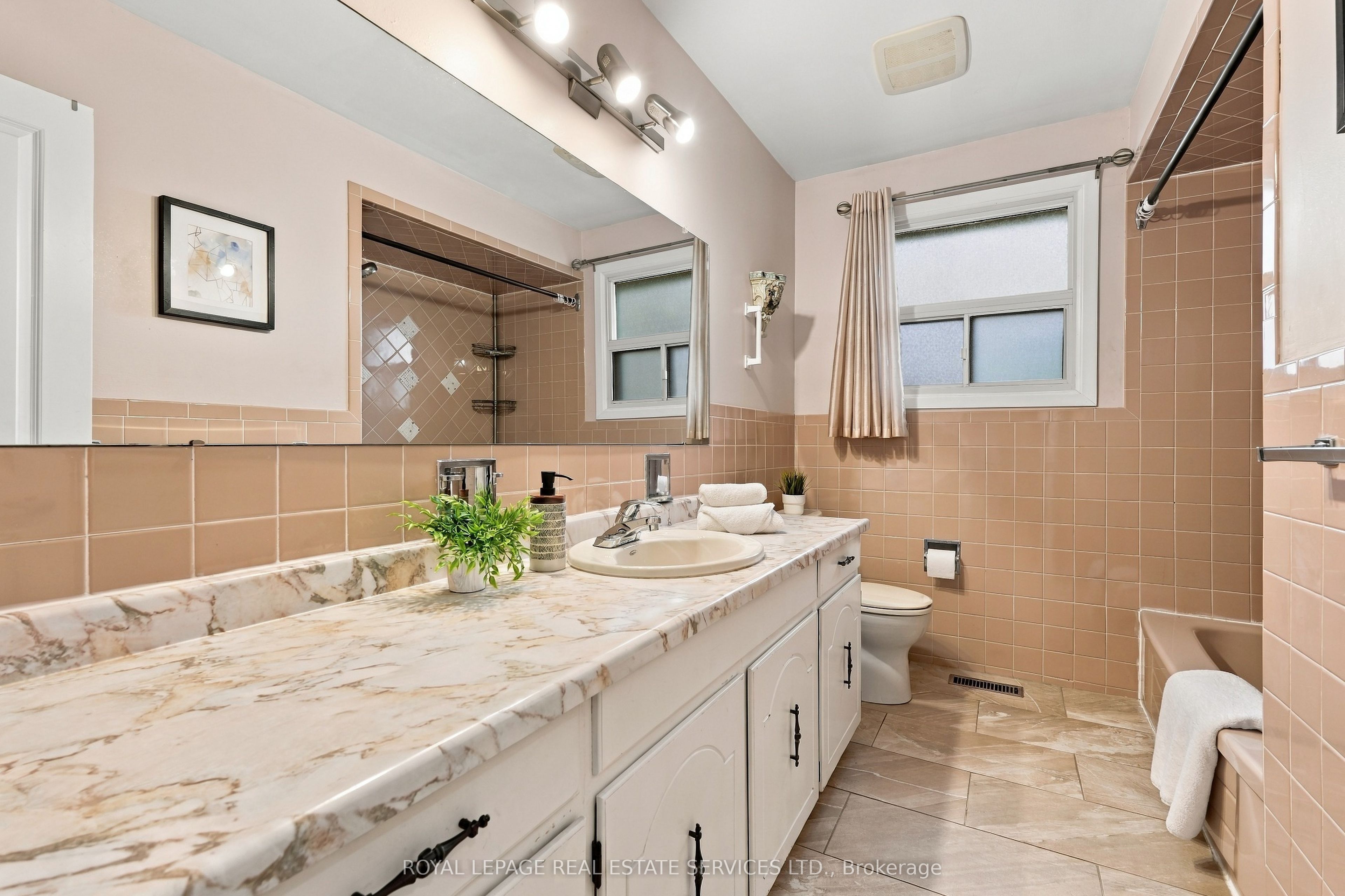 476 Michelle Row Property Photo 17