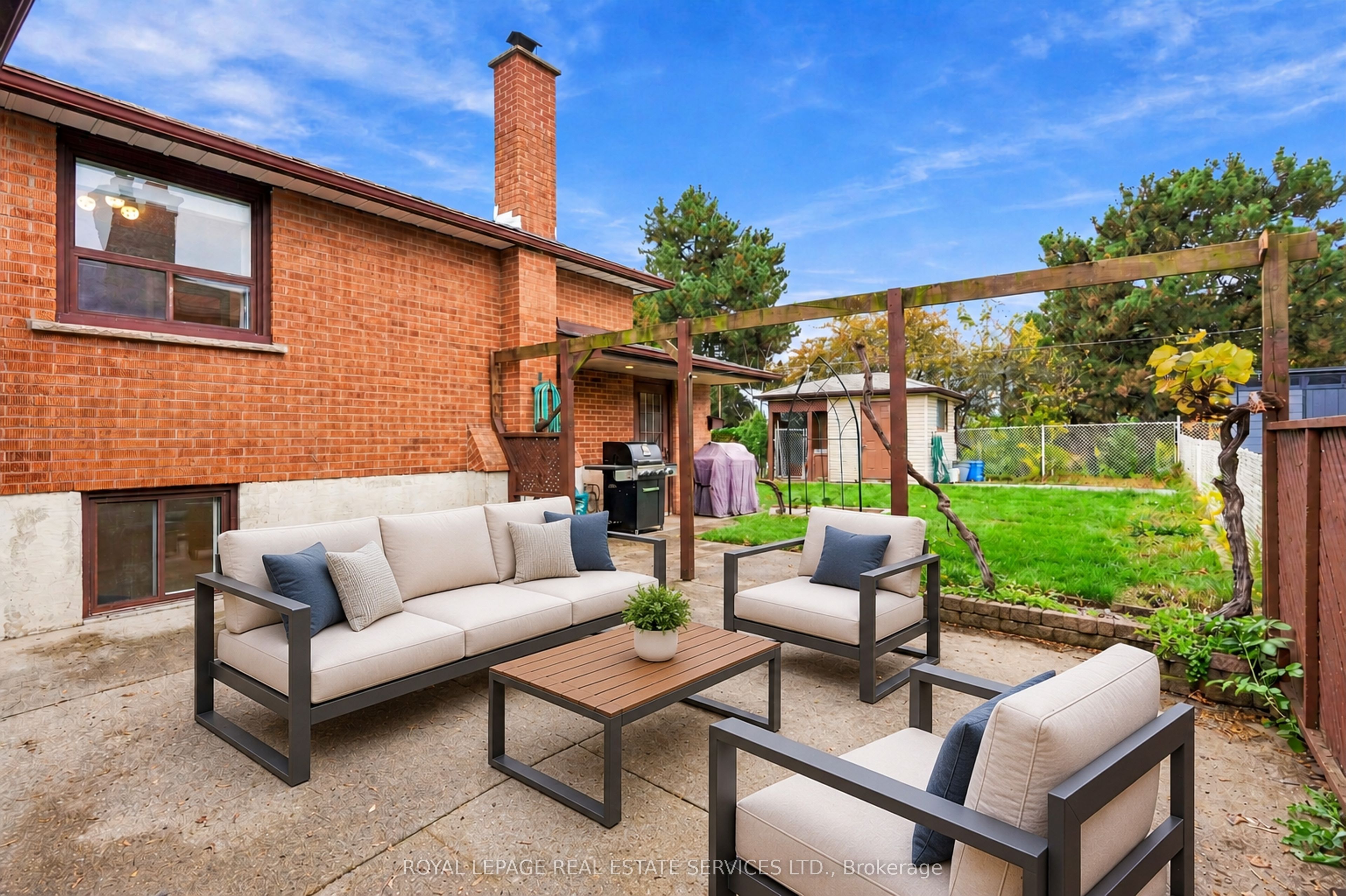 476 Michelle Row Property Photo 24
