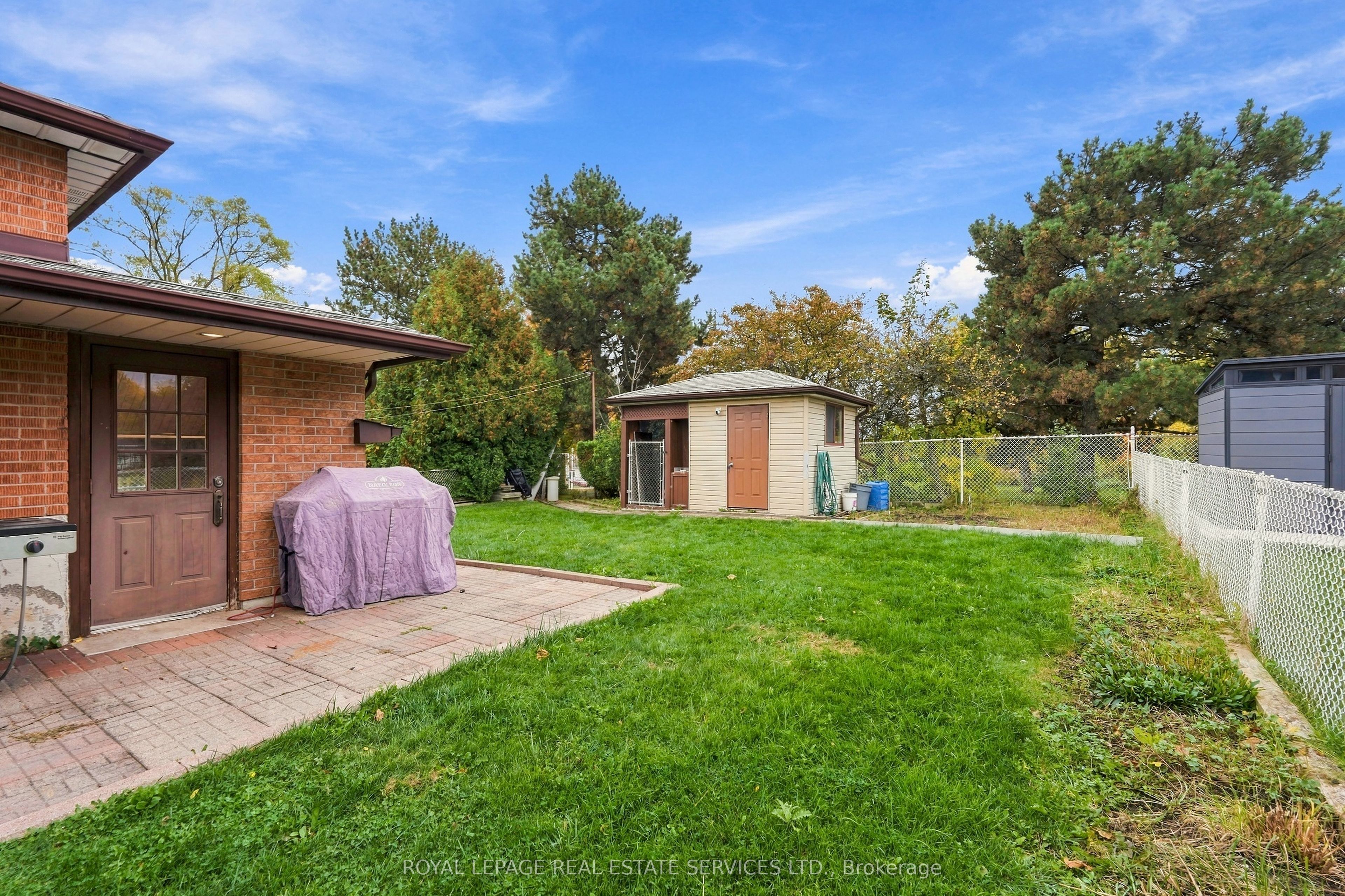 476 Michelle Row Property Photo 25