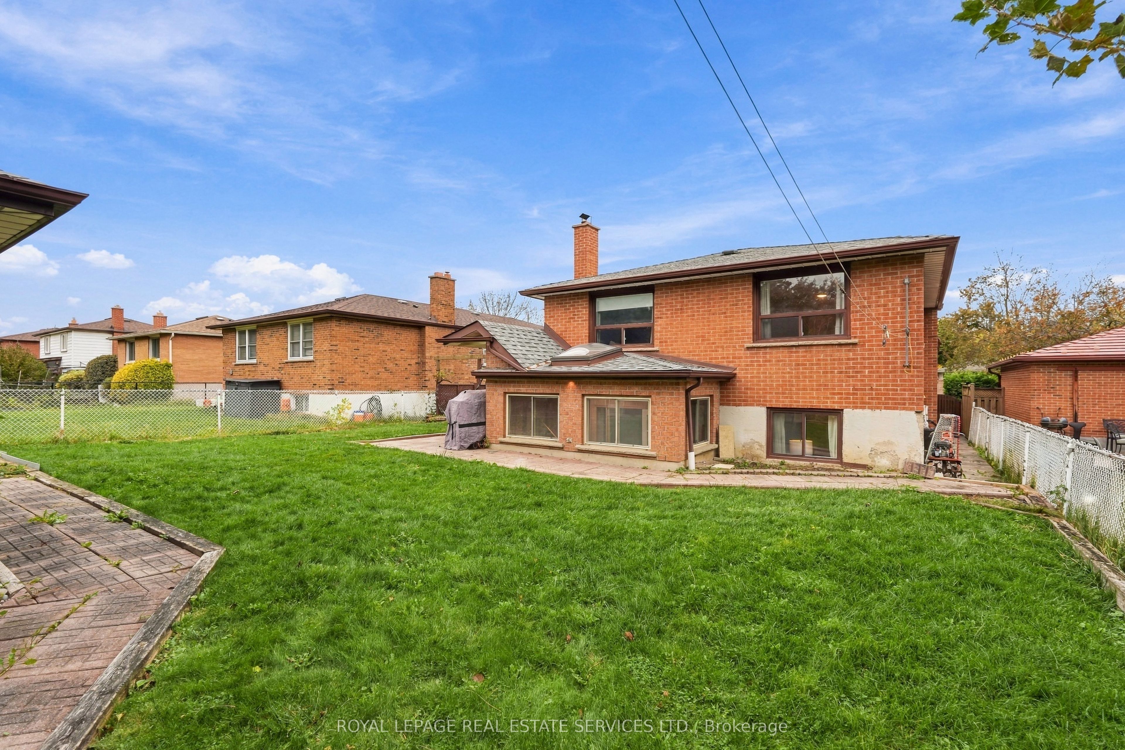 476 Michelle Row Property Photo 26