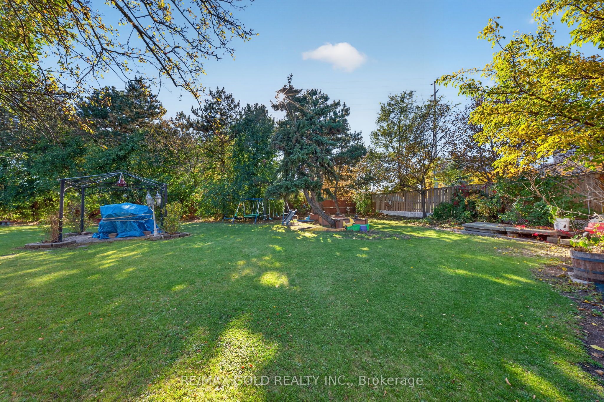 8 Easton Place Property Photo 38