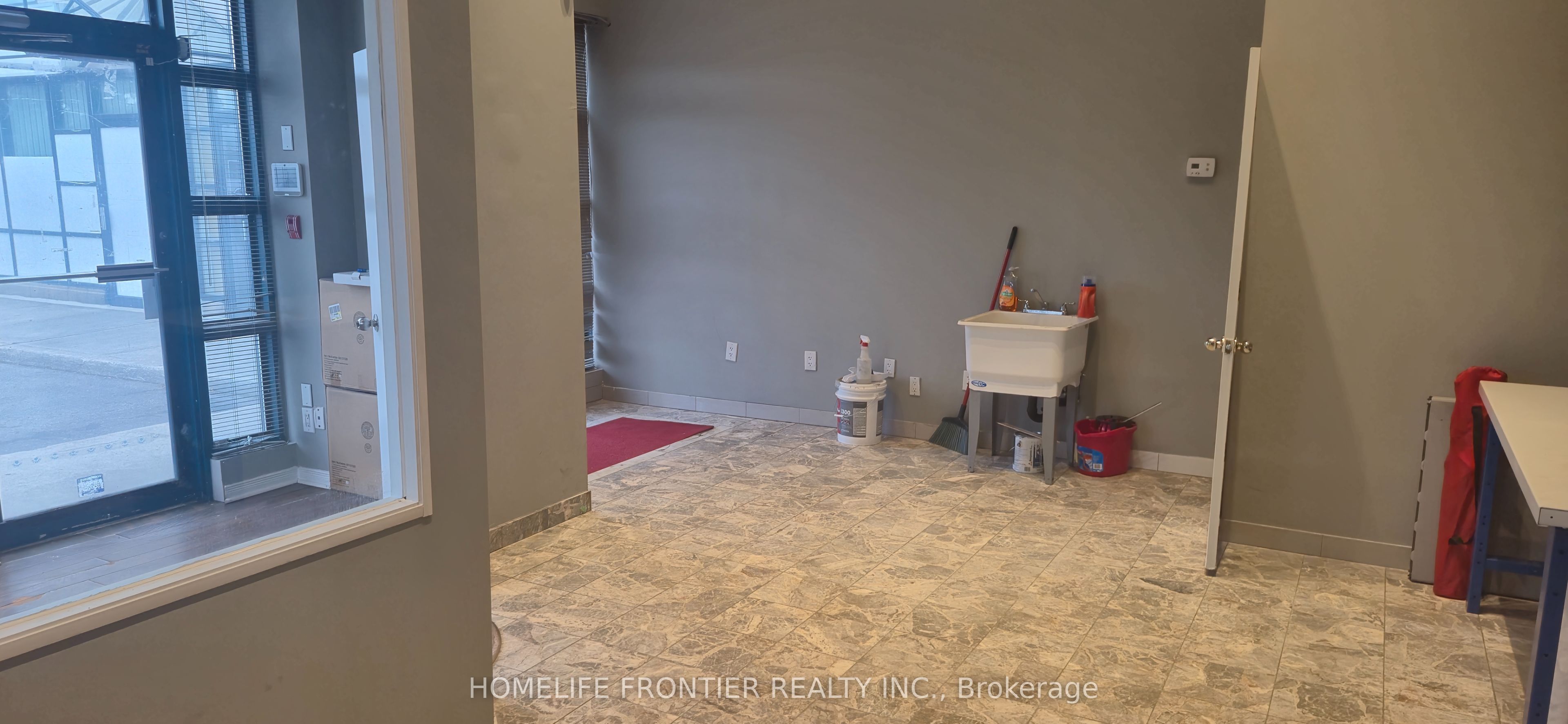 1290 W Finch West Avenue W #18-a Property Photo 4