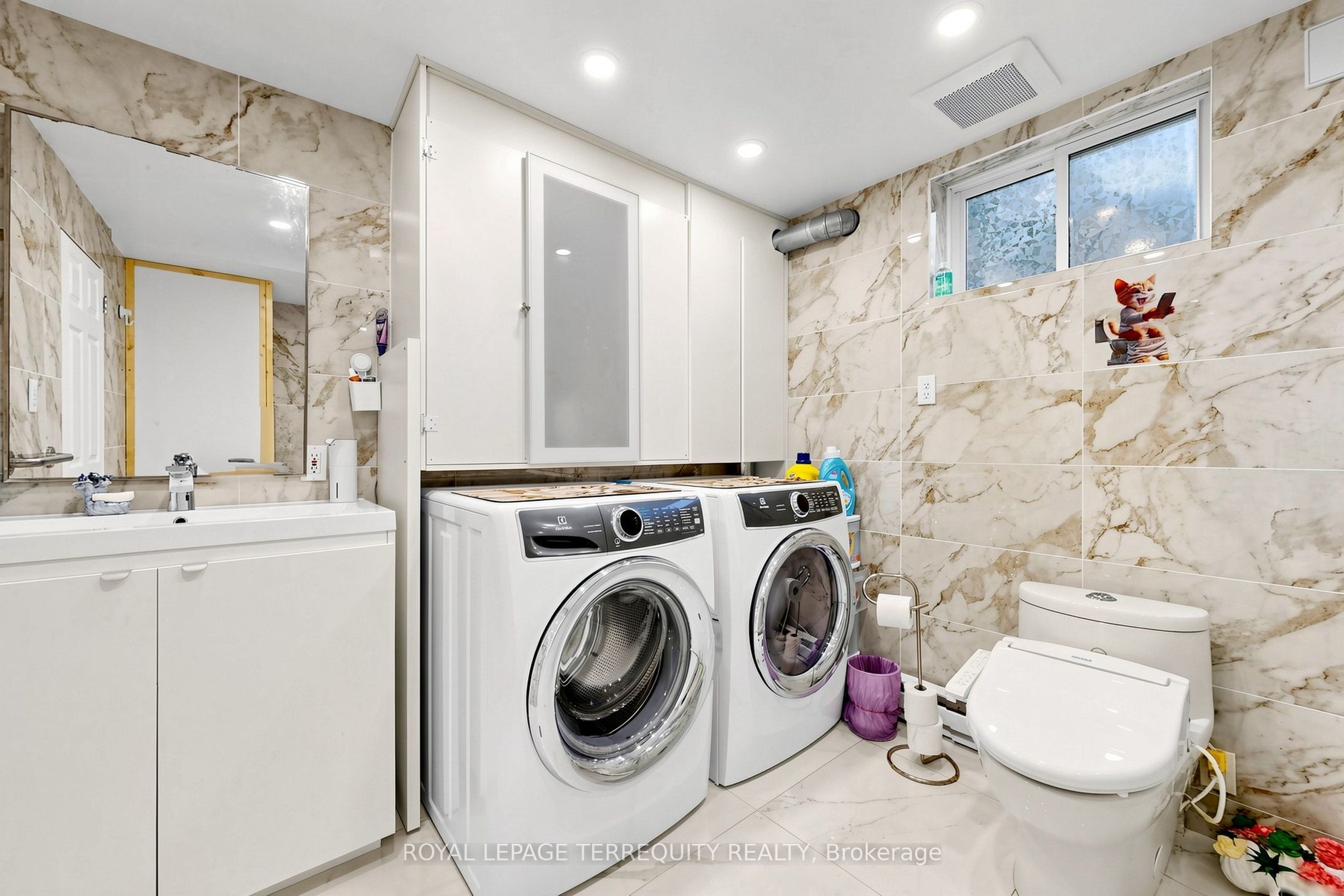3253 Ibbetson Crescent Property Photo 16